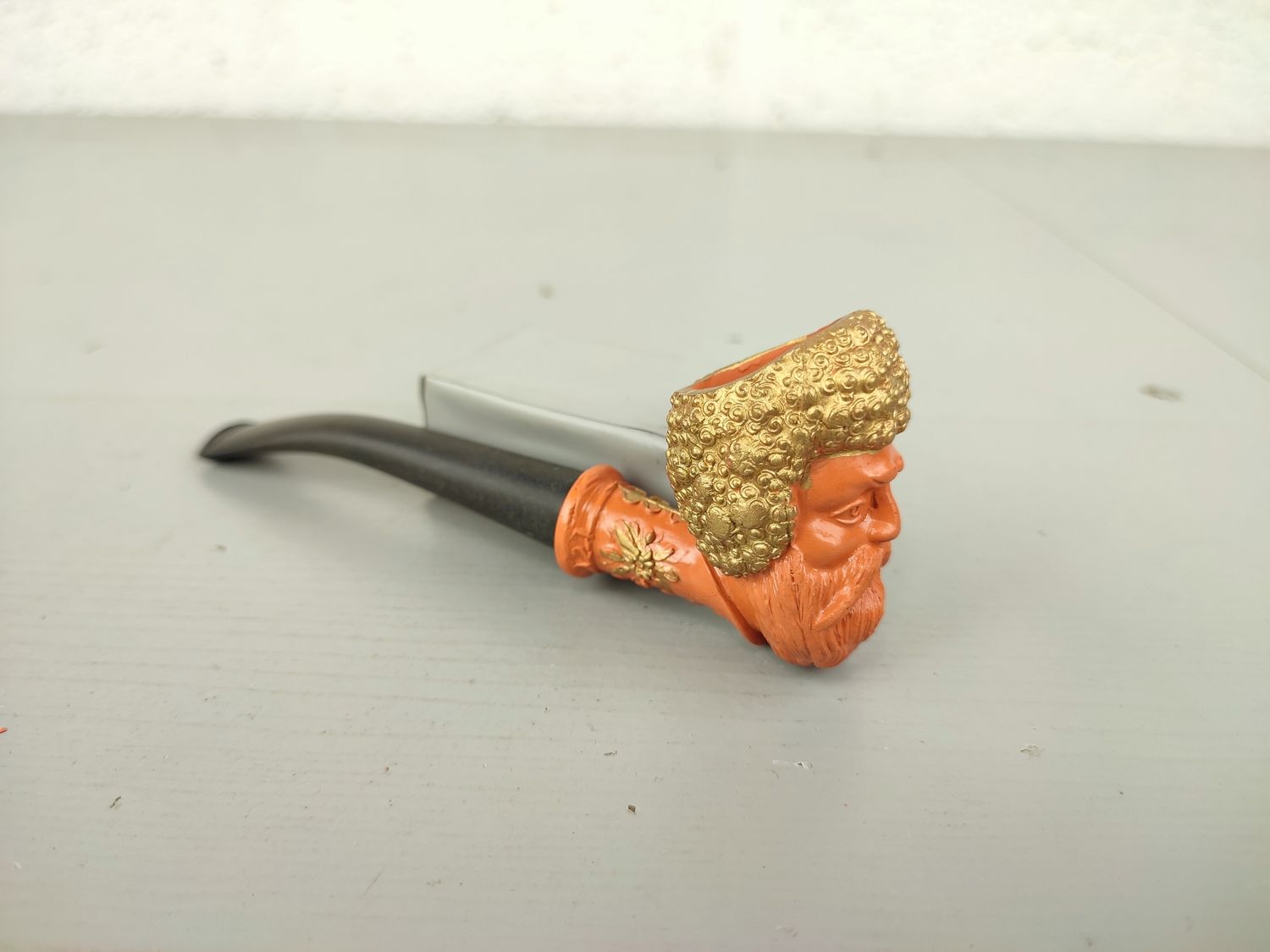 Old clay pipe P Goedewaagen or Job Clerc
