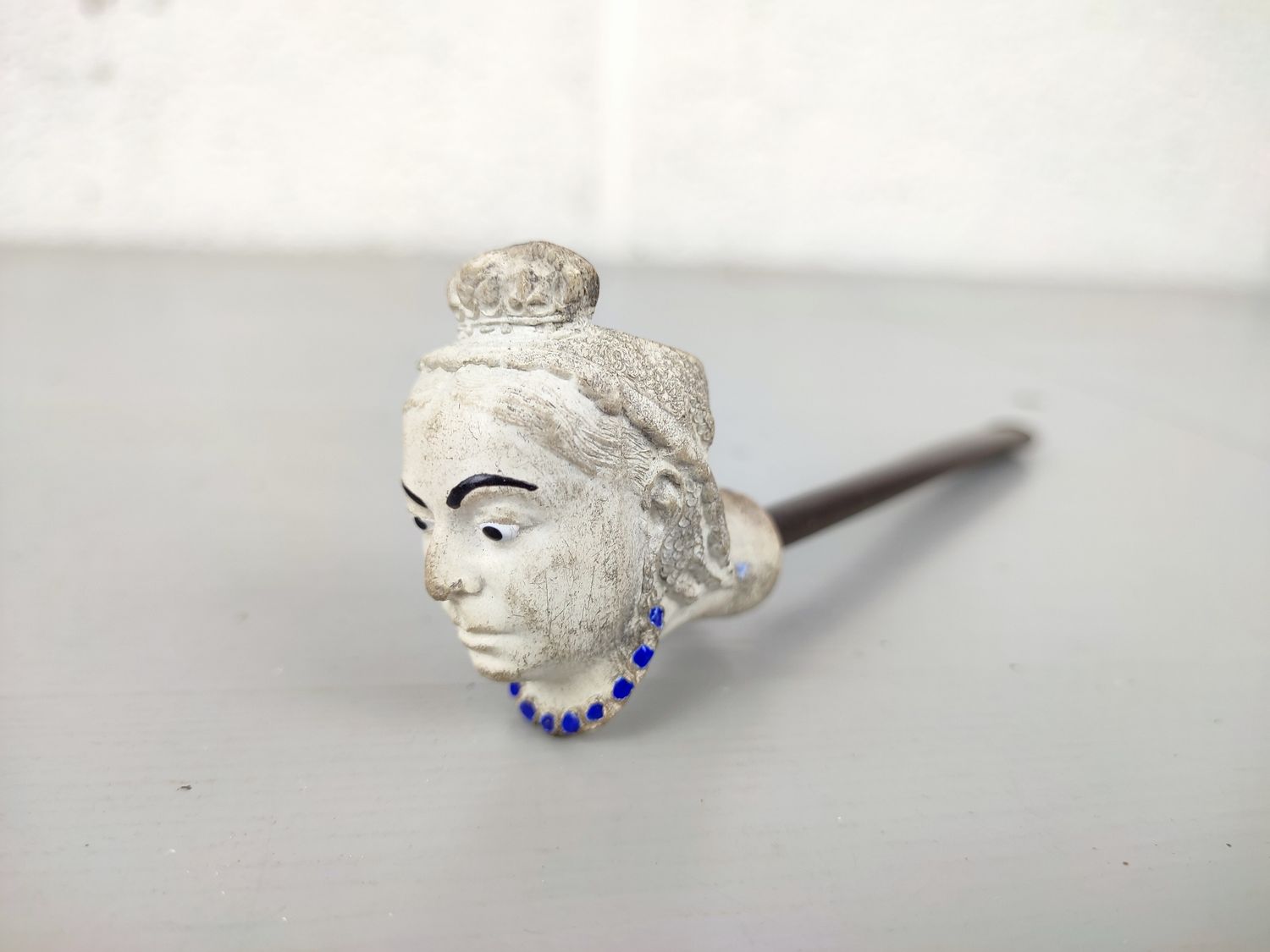 Old clay pipe Queen Victoria by Gambier