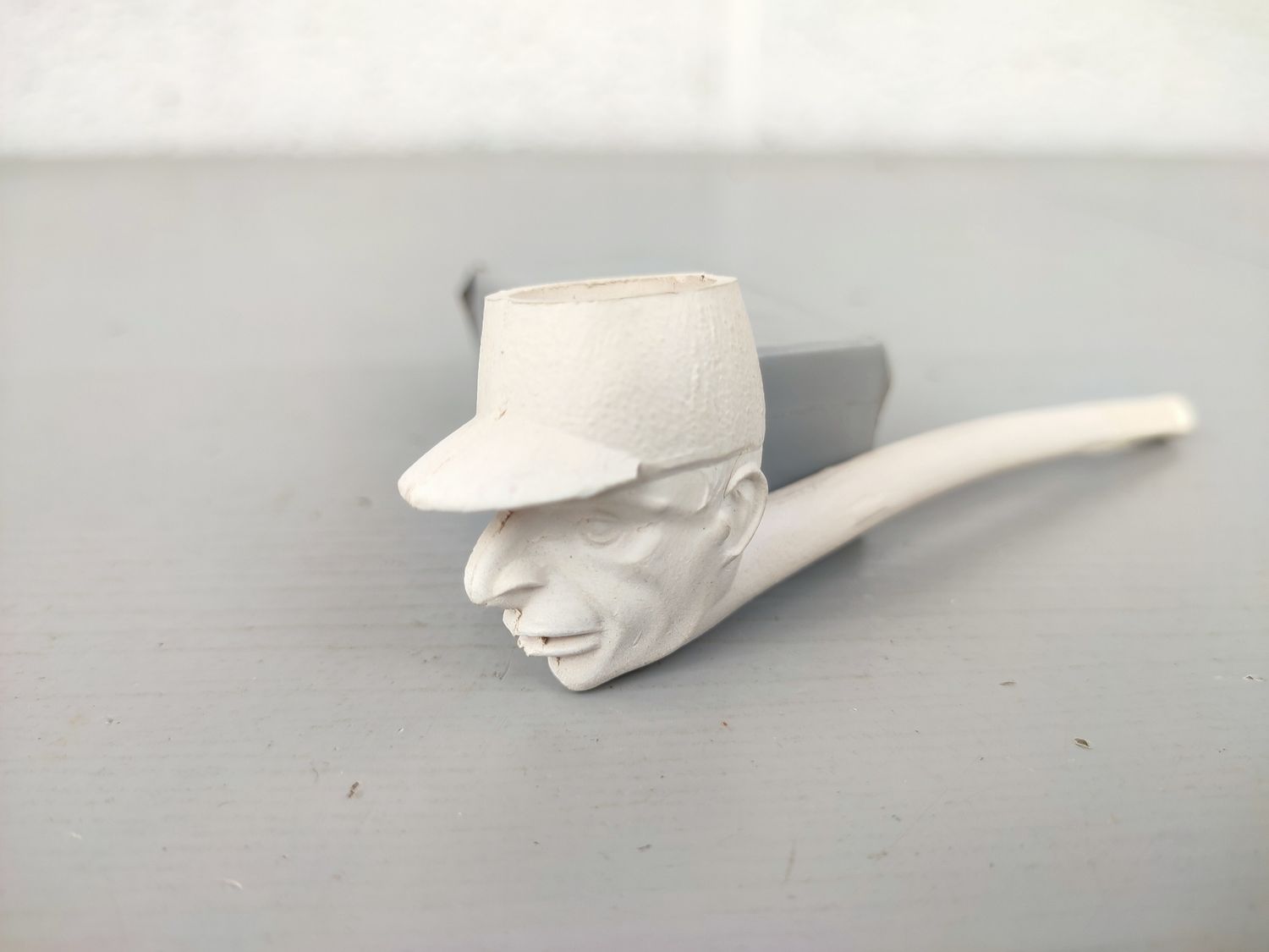 Old clay pipe Charles De Gaulle