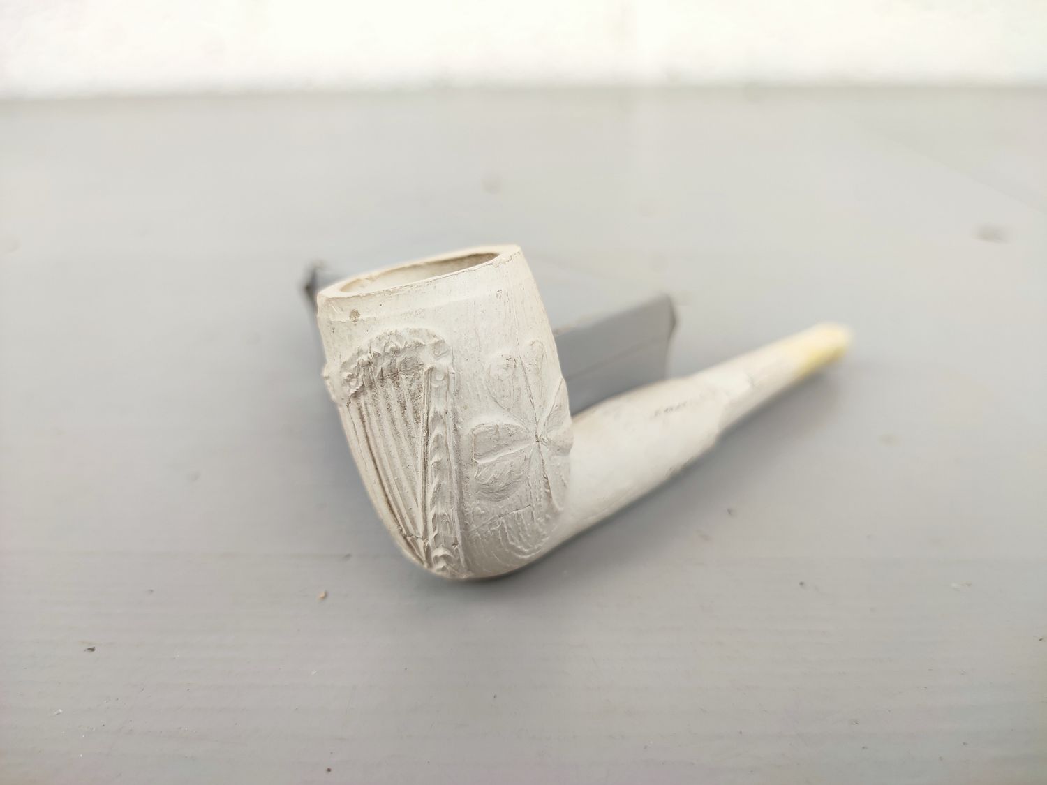 Old clay pipe W.G. Hedges