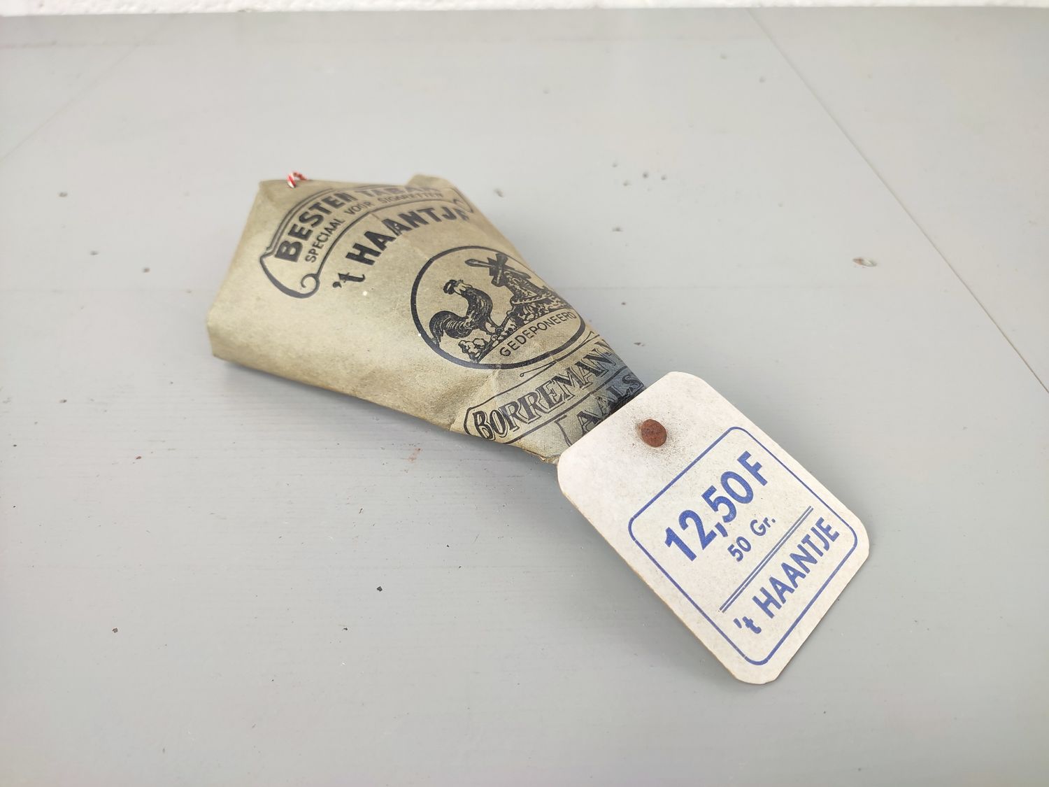 &#39;t haantje tobacco cone shop display