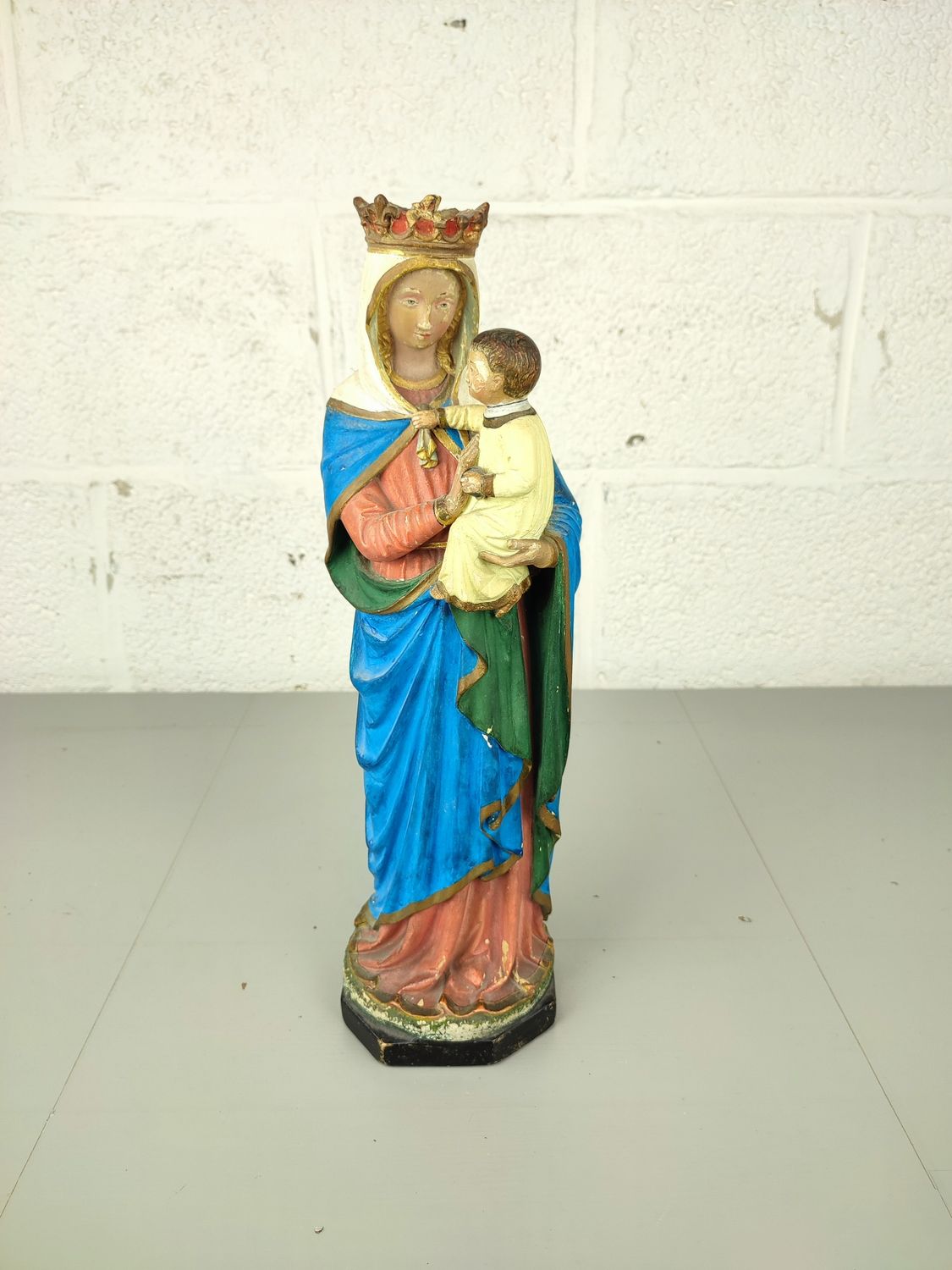 Antique statue of Mary and child