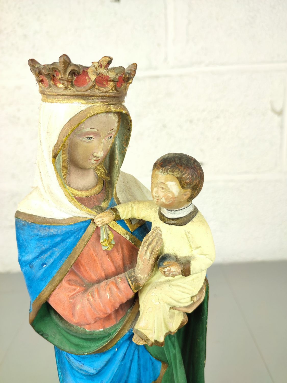 Antique statue of Mary and child