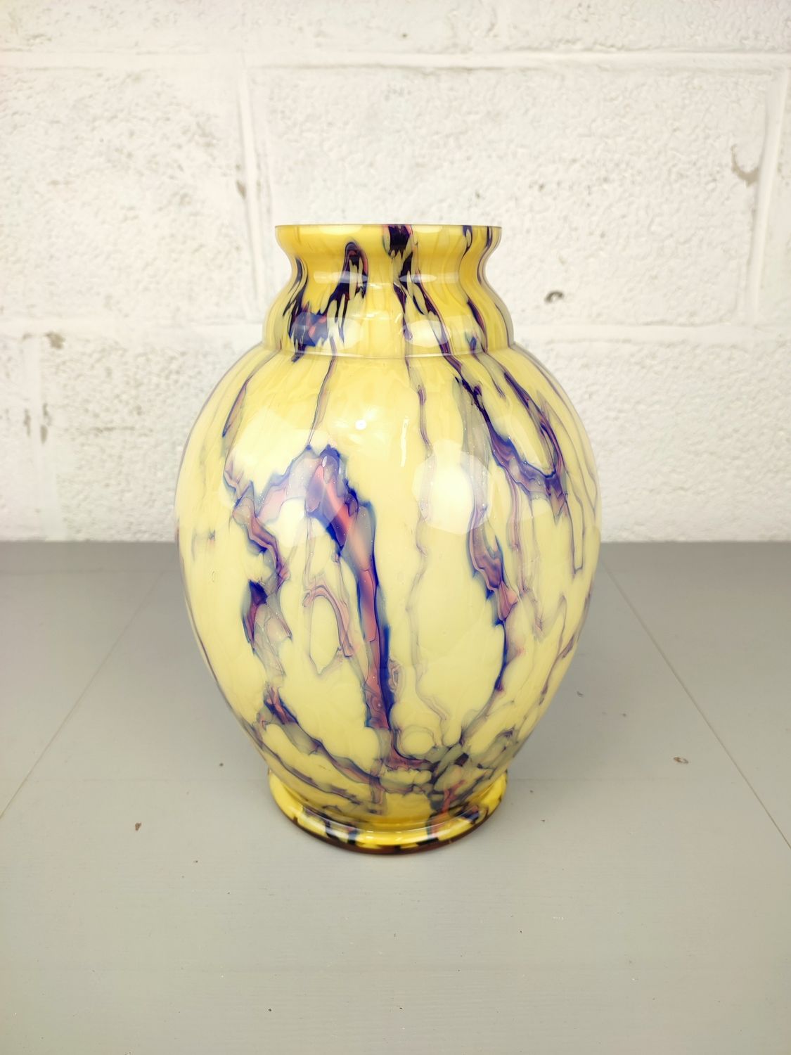 Marbled art deco vase scailmont