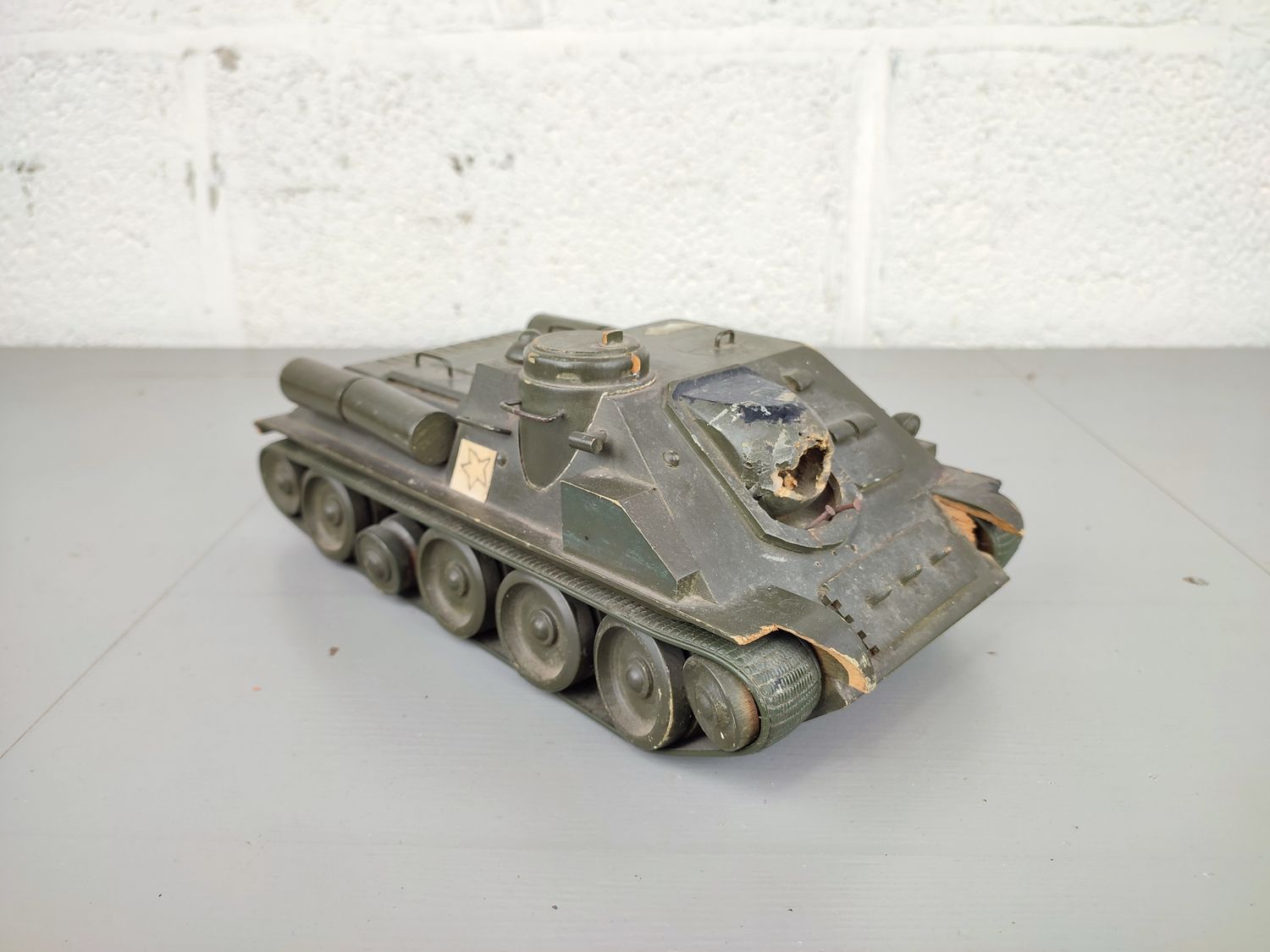 Wooden Holz-Mechanik GMBH SU-100 tank