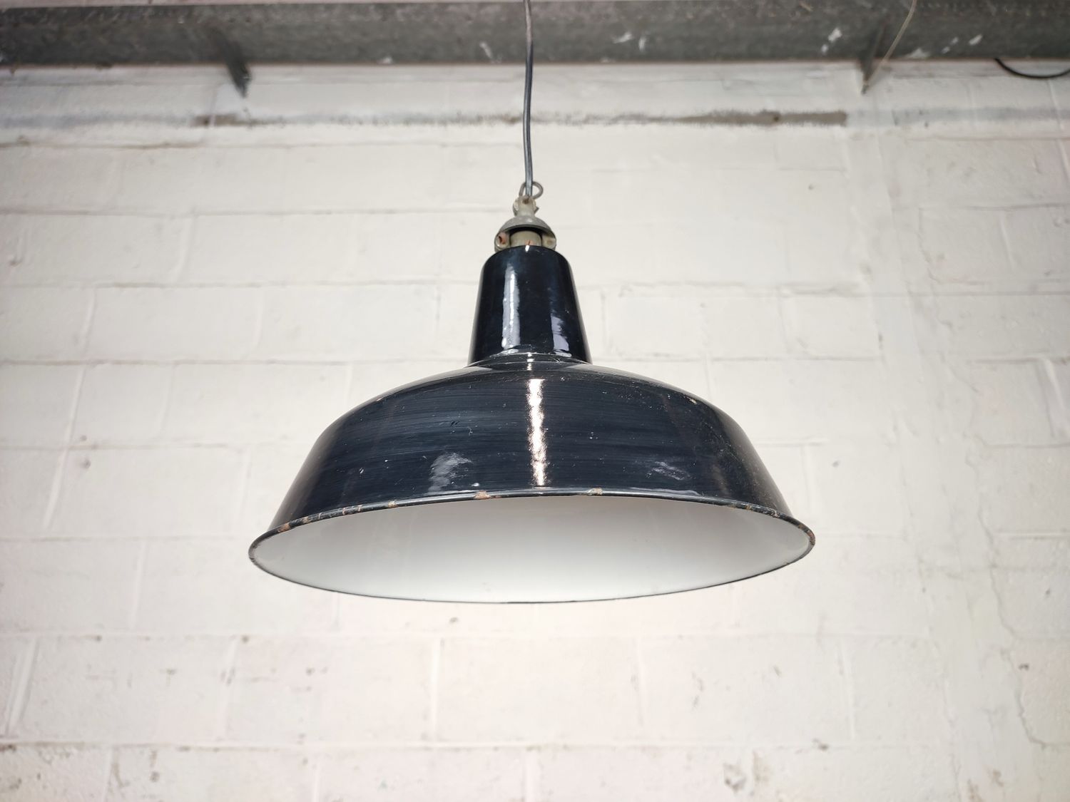 Industrial black enamel pendant lamp