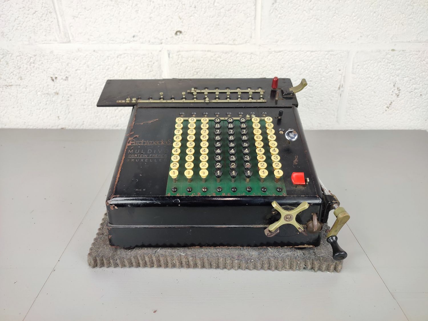 Mechanical calculator Archimedes