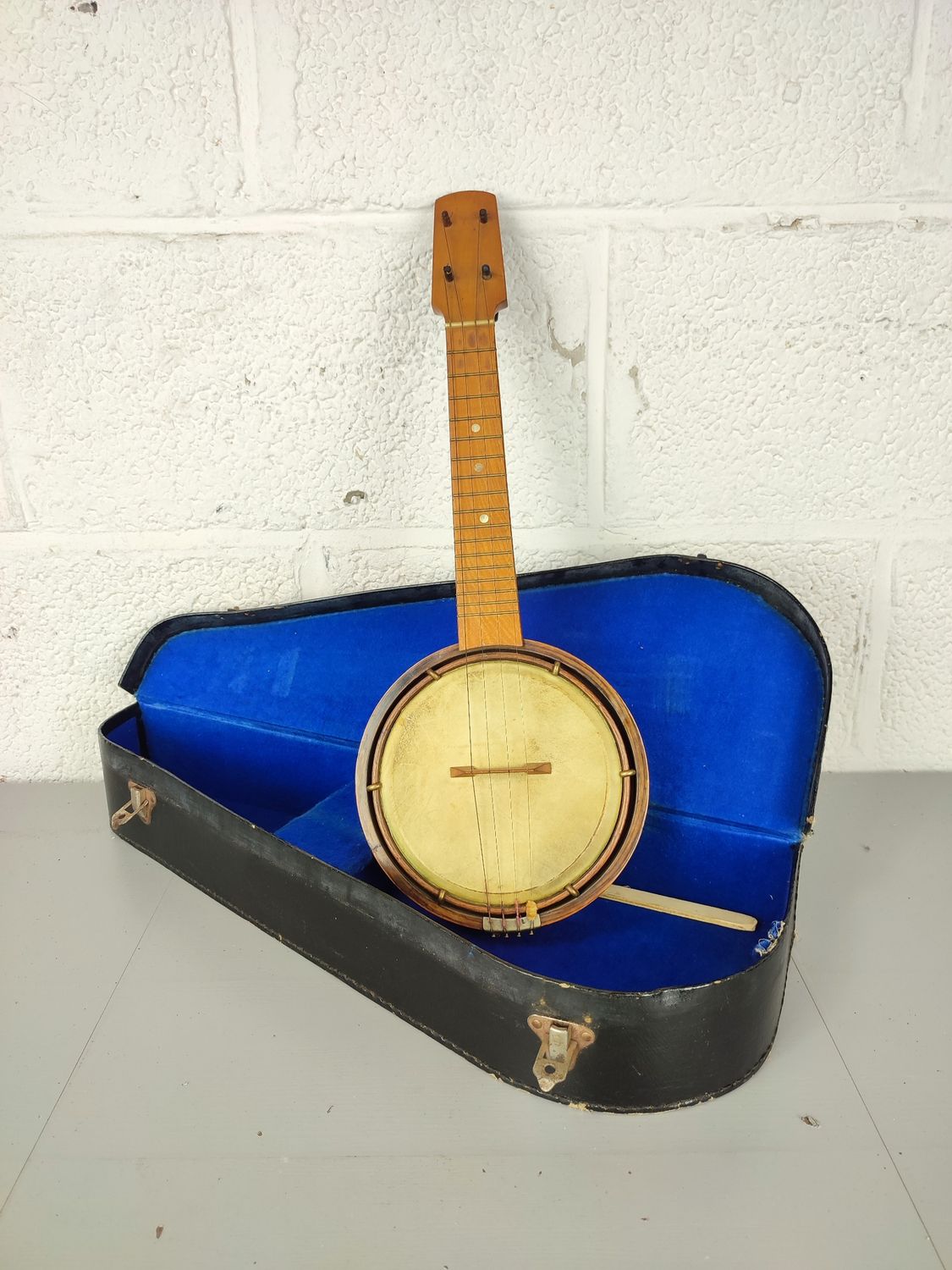 Old ukulele banjo
