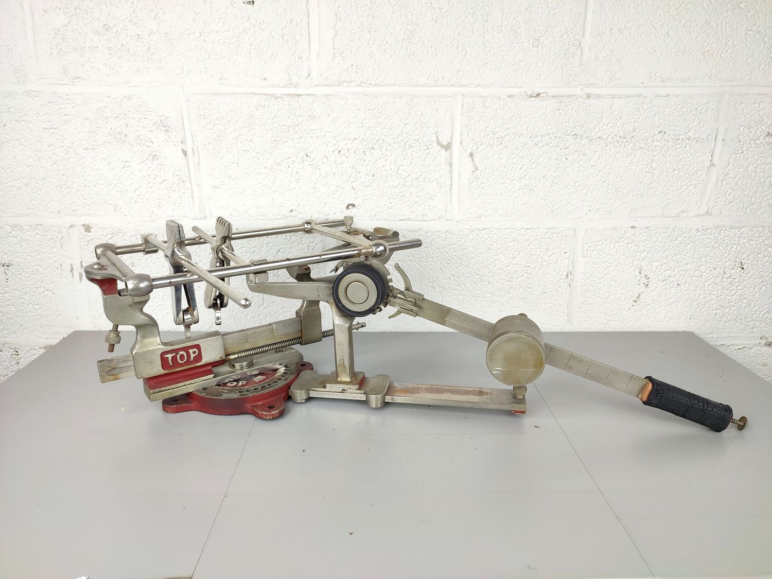 Vintage tennis racket string machine