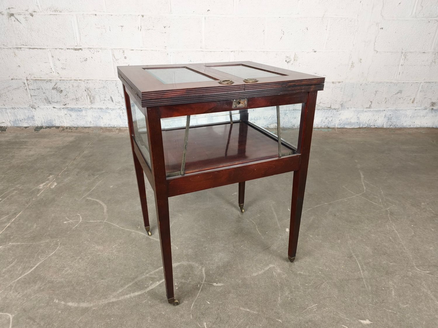 Mahogany pop-up tea table / cabinet