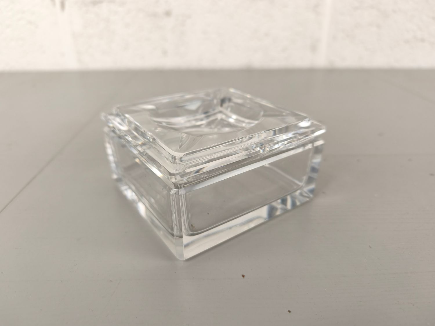 Crystal sigarette box with ashtray