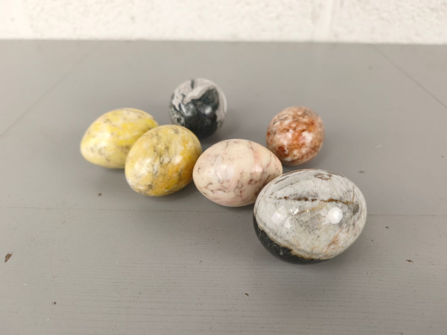 Lot of 6 stone eggs