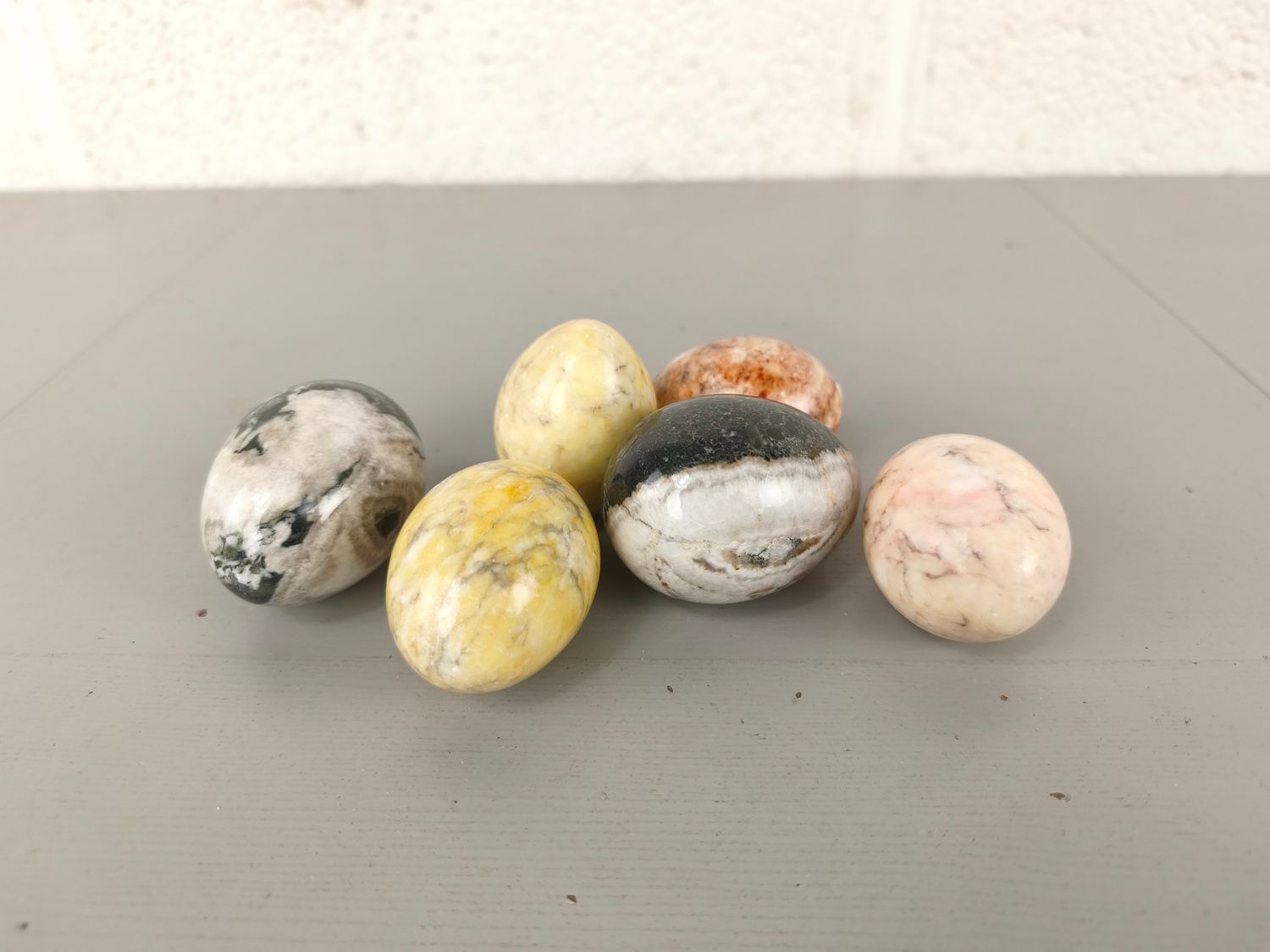 Lot of 6 stone eggs
