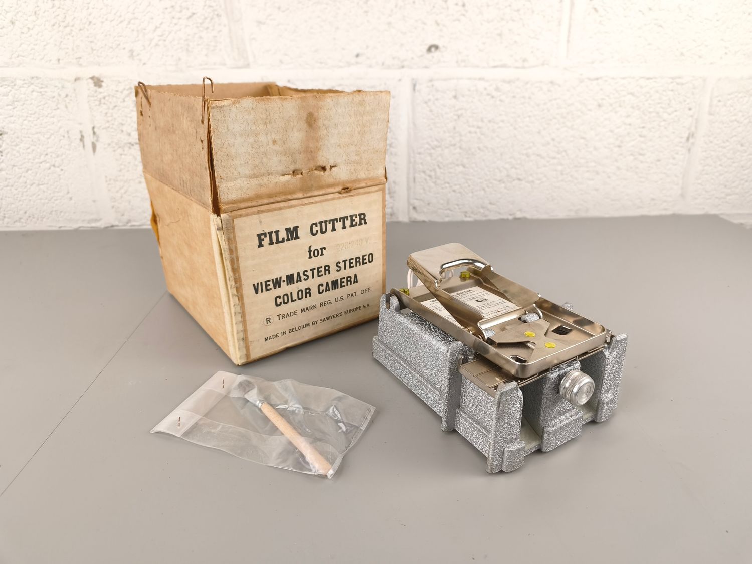 View-master film cutter