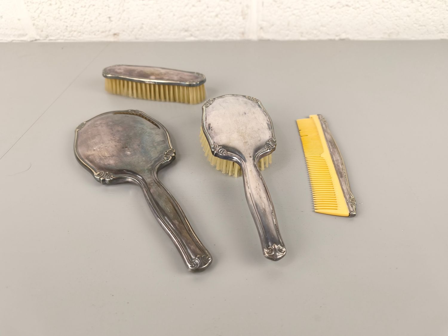 Silverplated toiletry set