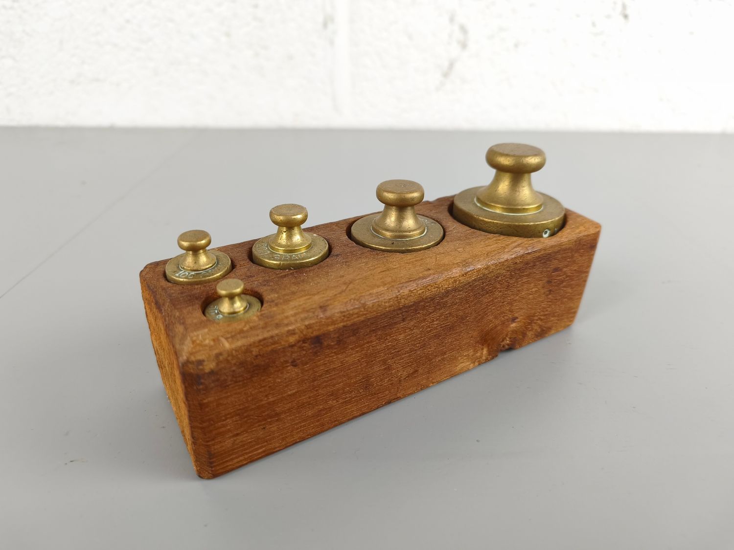 Complete set of weights