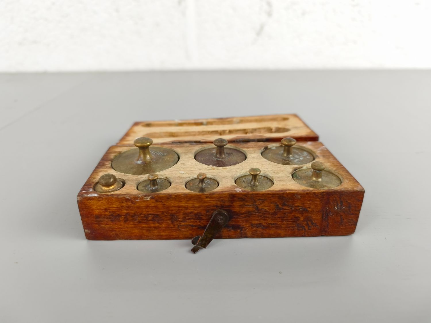 Complete set of weights