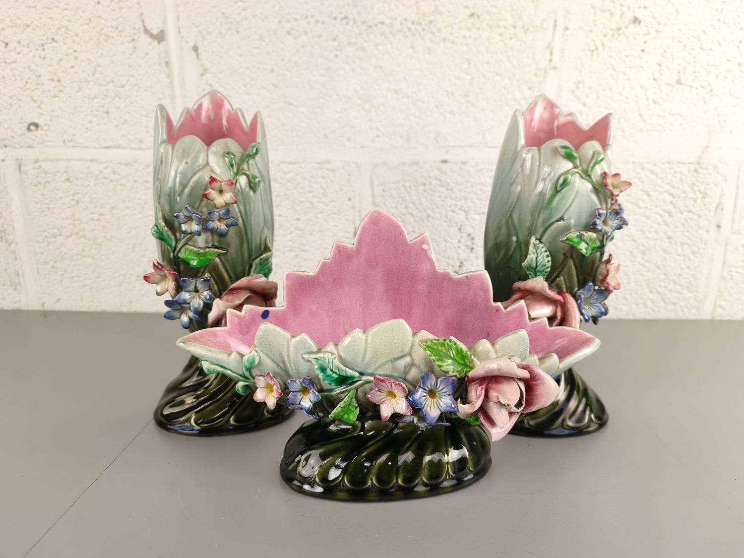 Majolica / barbotine garniture