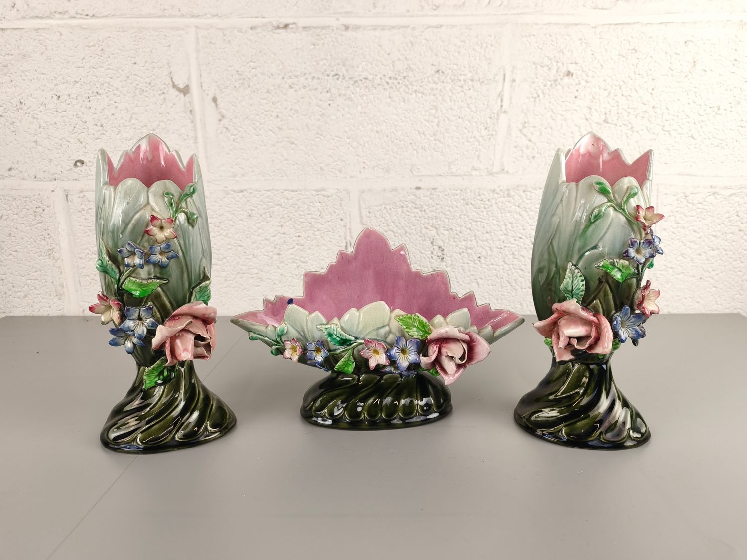 Majolica / barbotine garniture