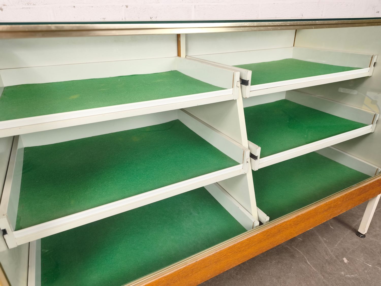 Vintage counter