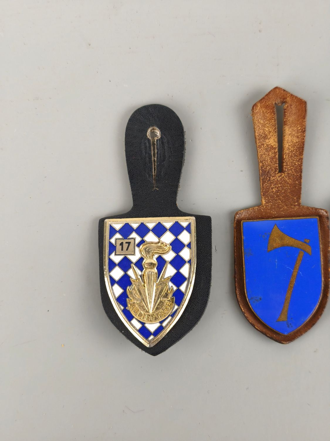 3 badges of the Belgian army and NATO.