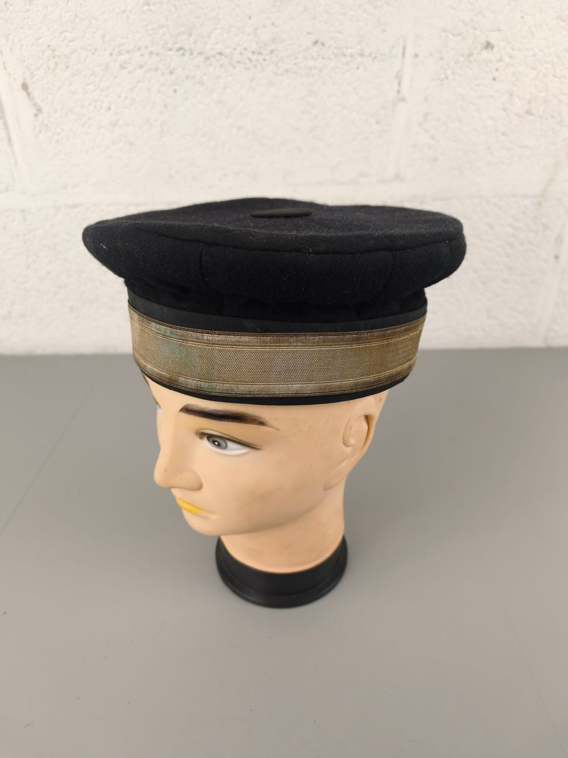 Judge headgear