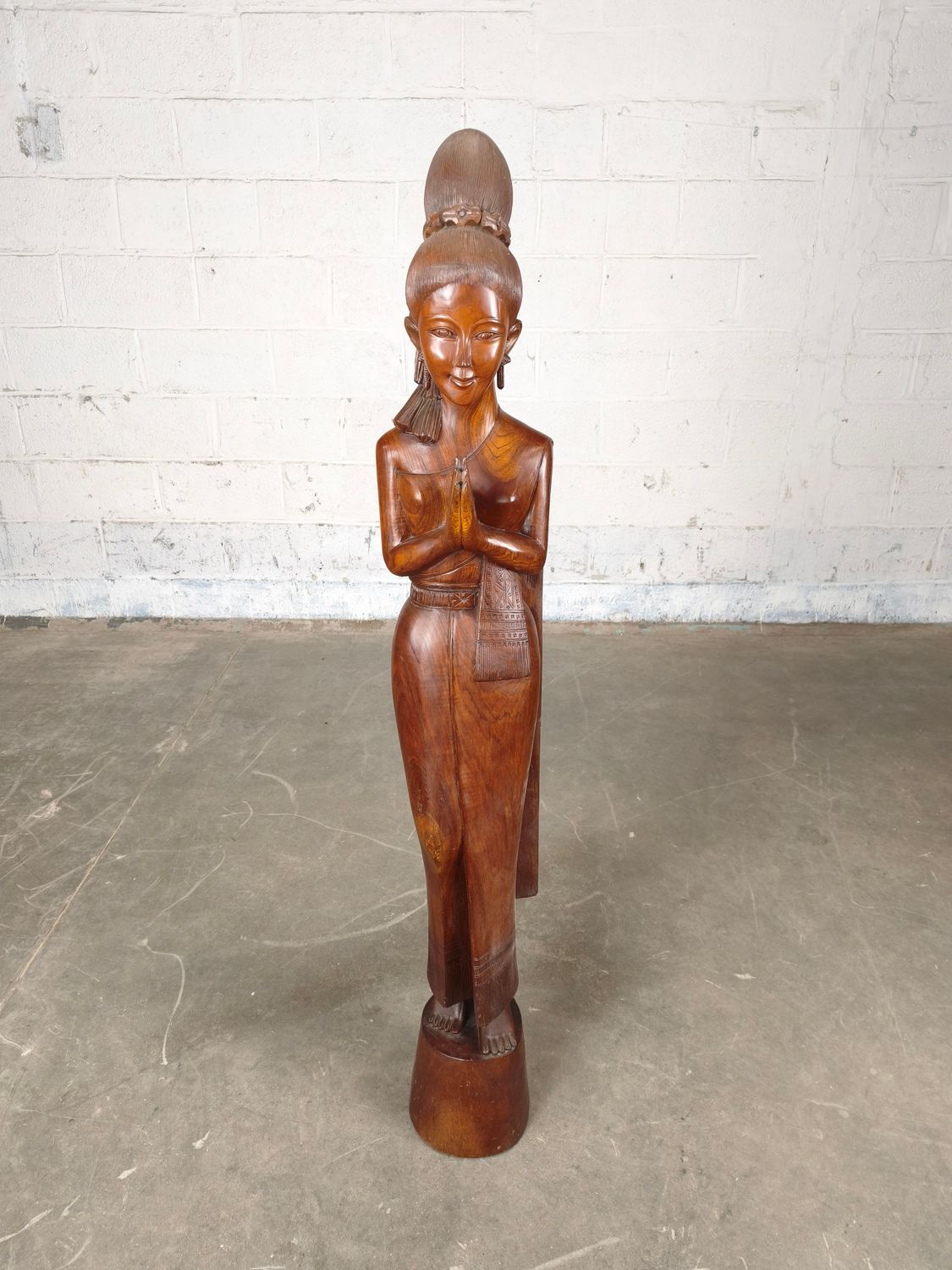 Large Twai wooden statue
