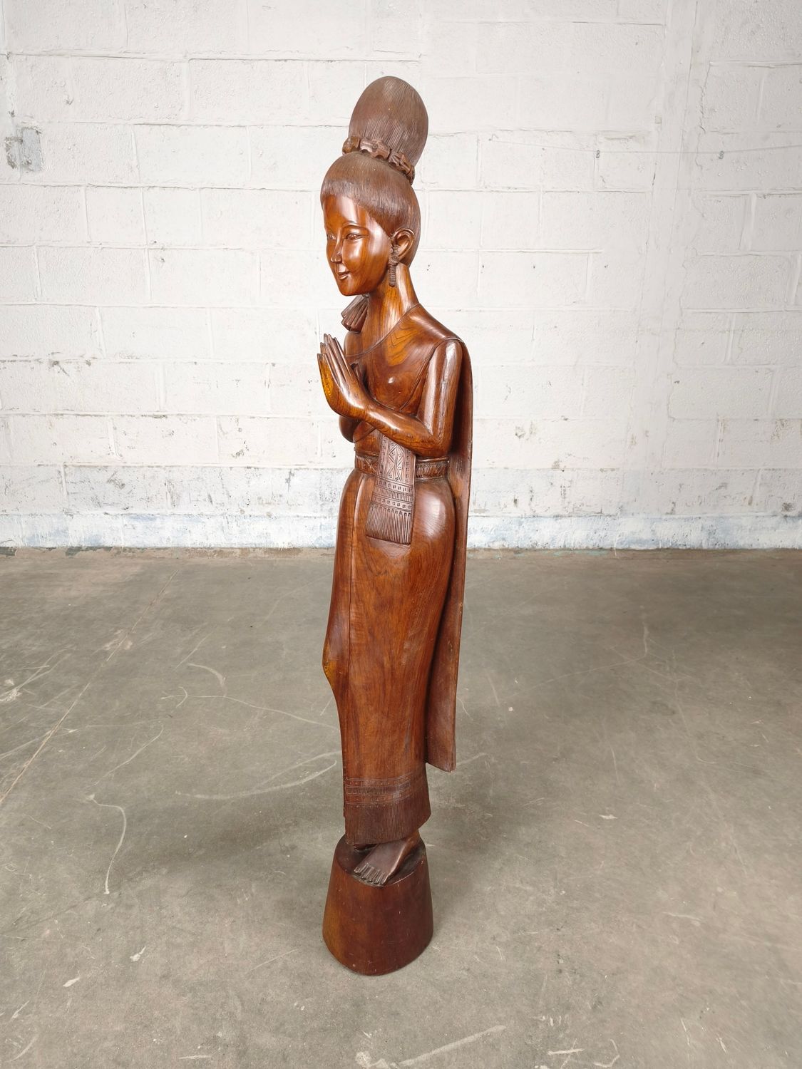 Large Twai wooden statue