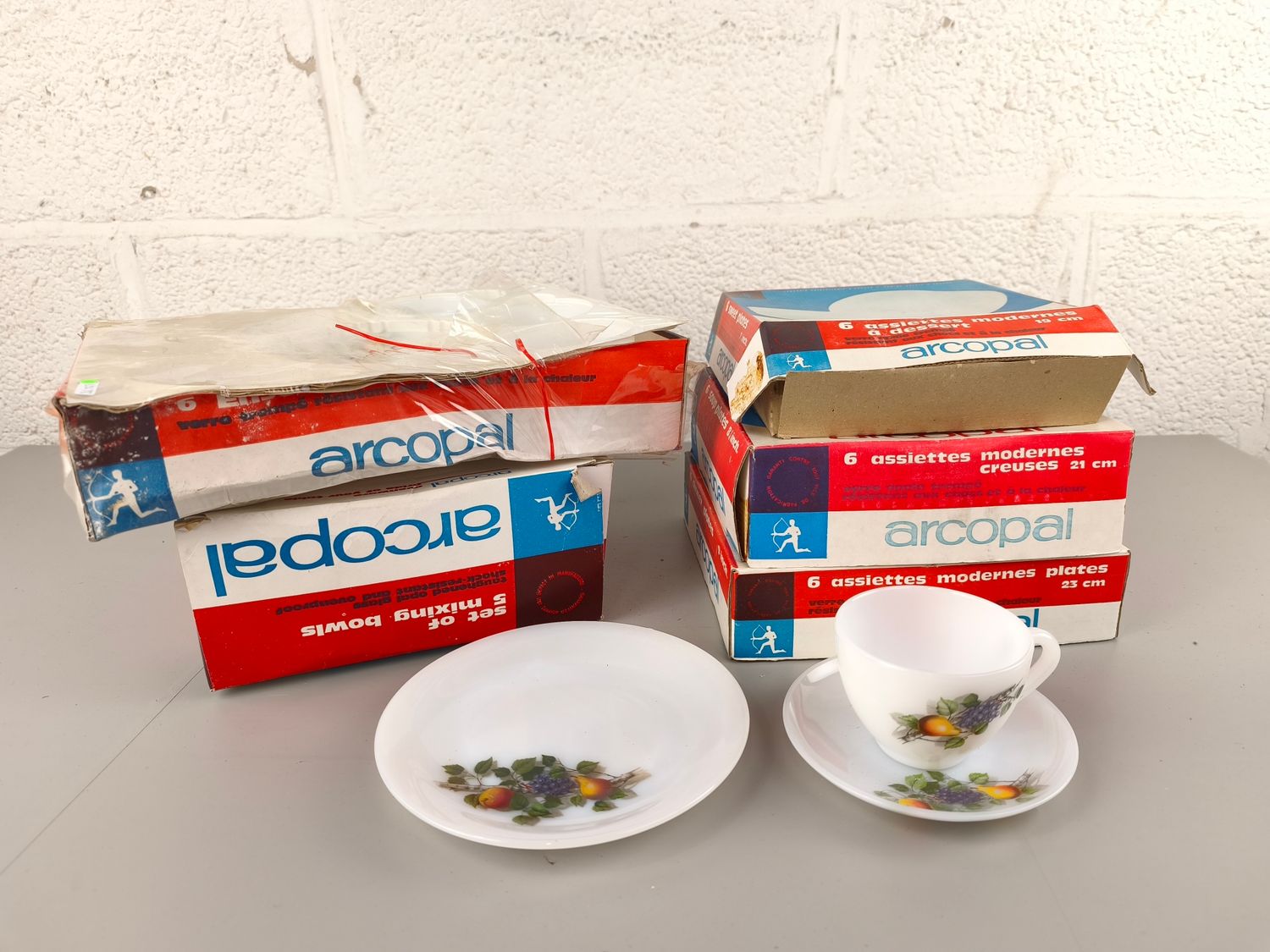 New old stock Arcopal Fruits de France