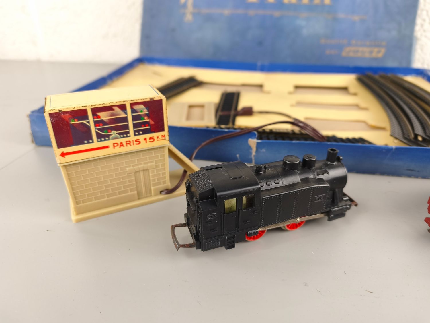 Jouef battery electric train