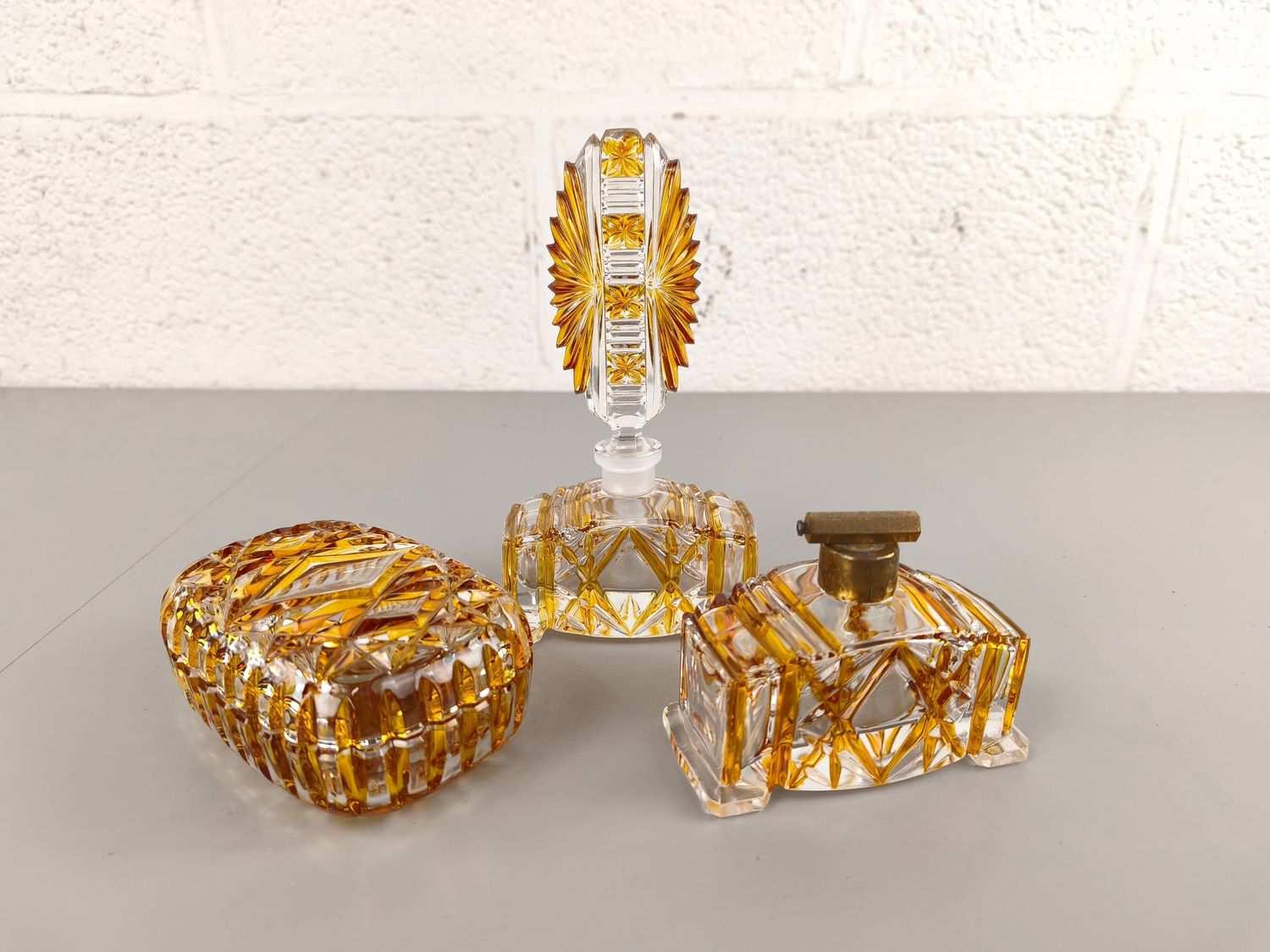 Crystal perfume set