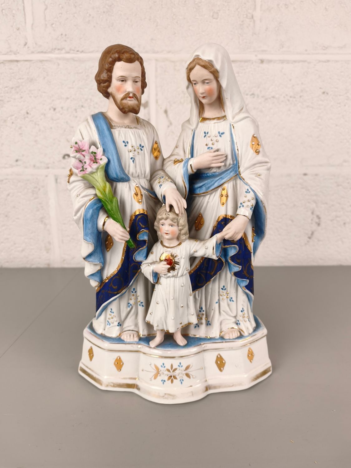 Biscuit statue of the holy family