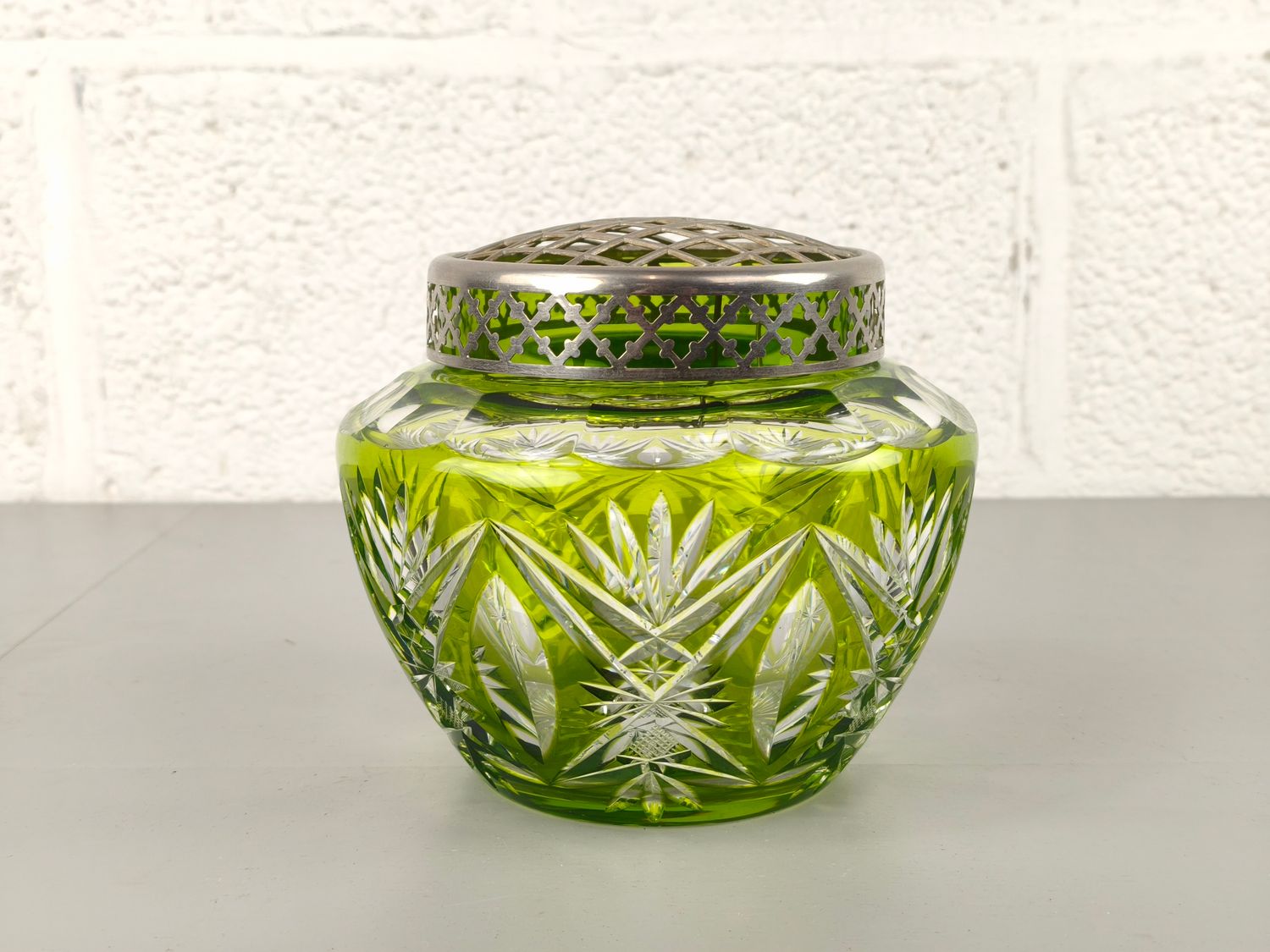 Val Saint Lambert pique fleur model Lubeck, 1908