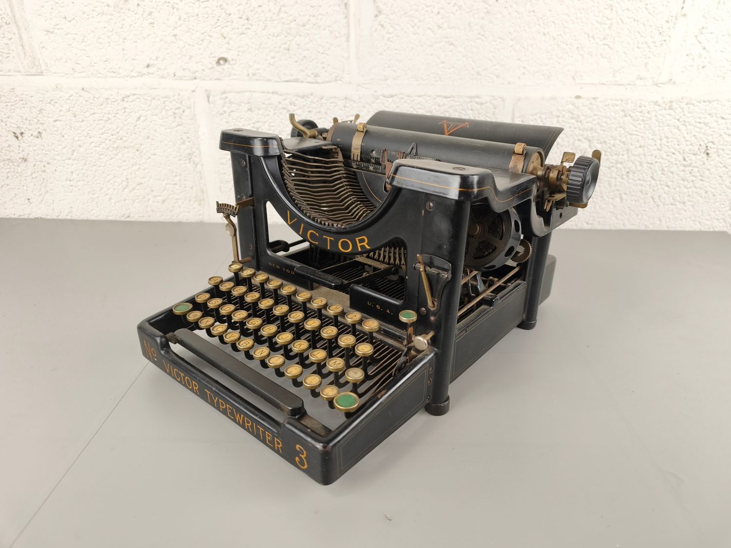 Victor N°3 typewriter
