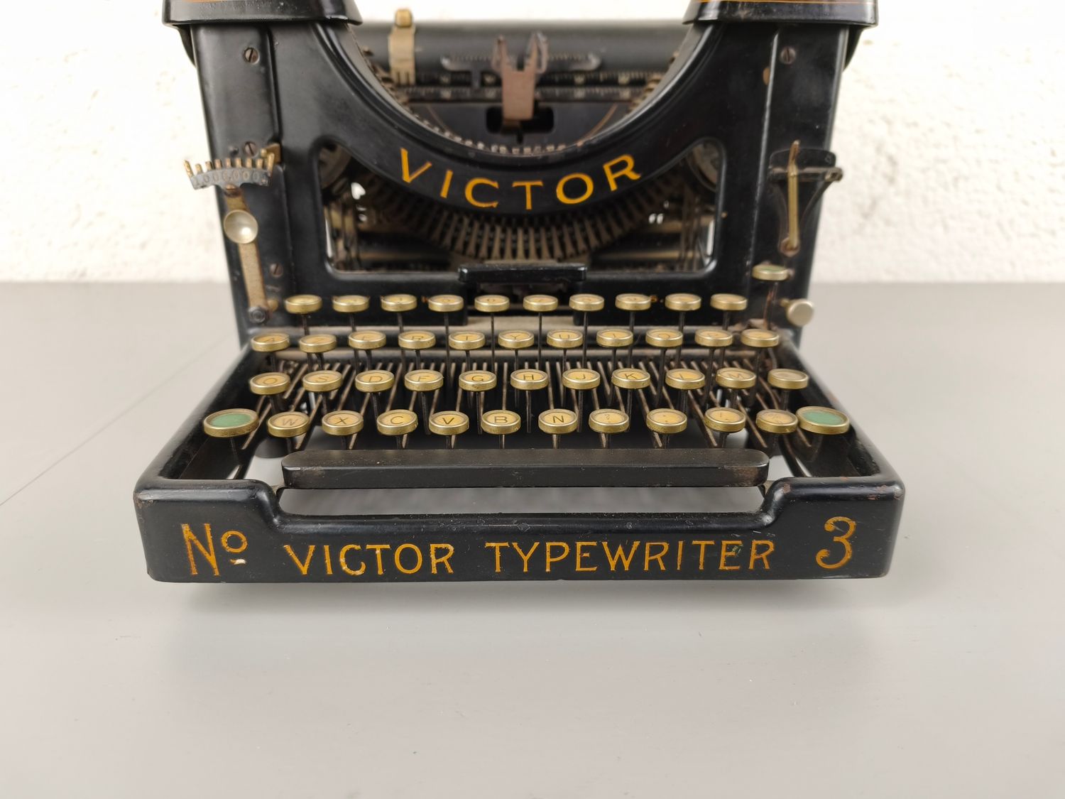 Victor N°3 typewriter