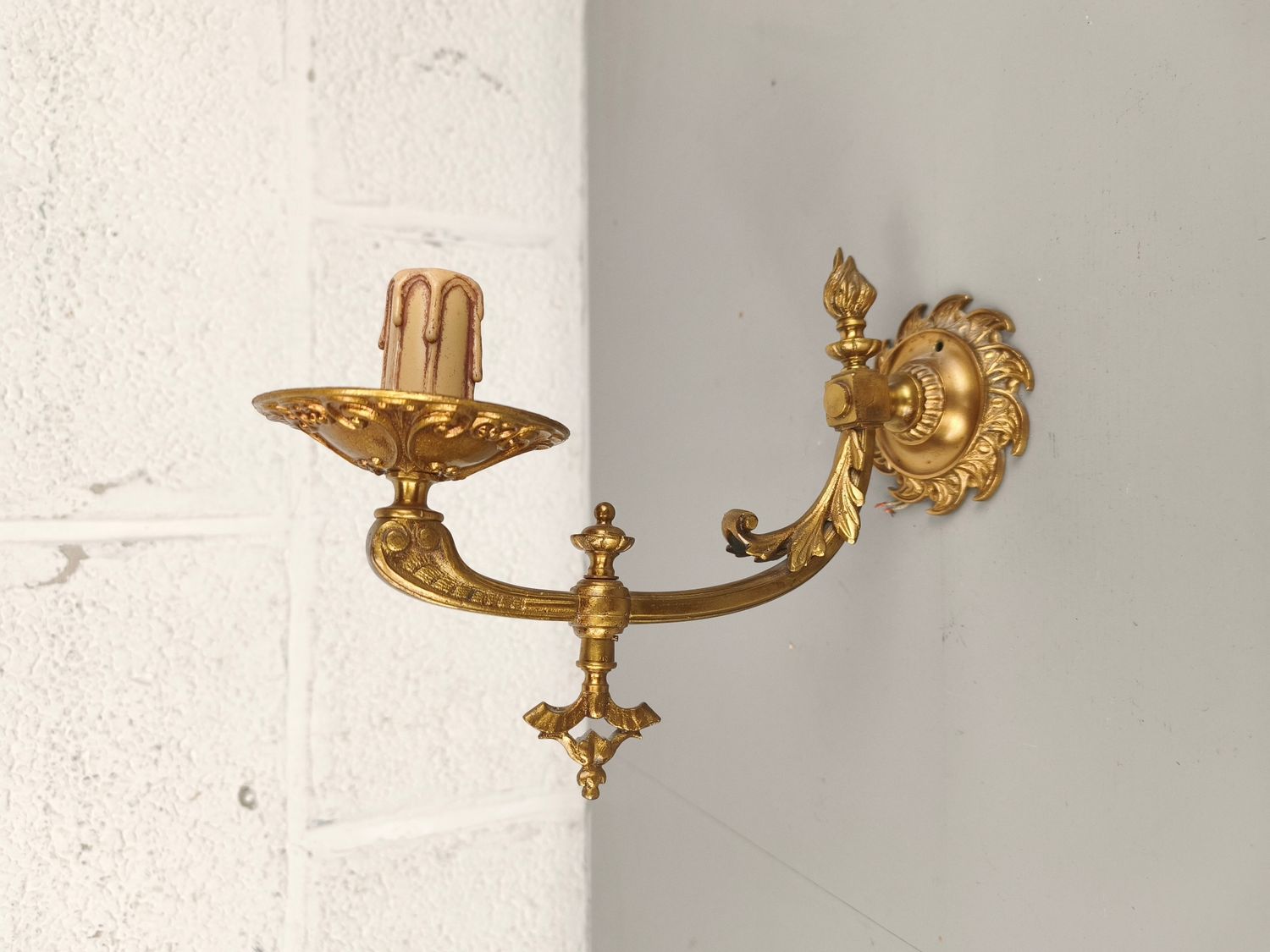 Antique bronze wall light