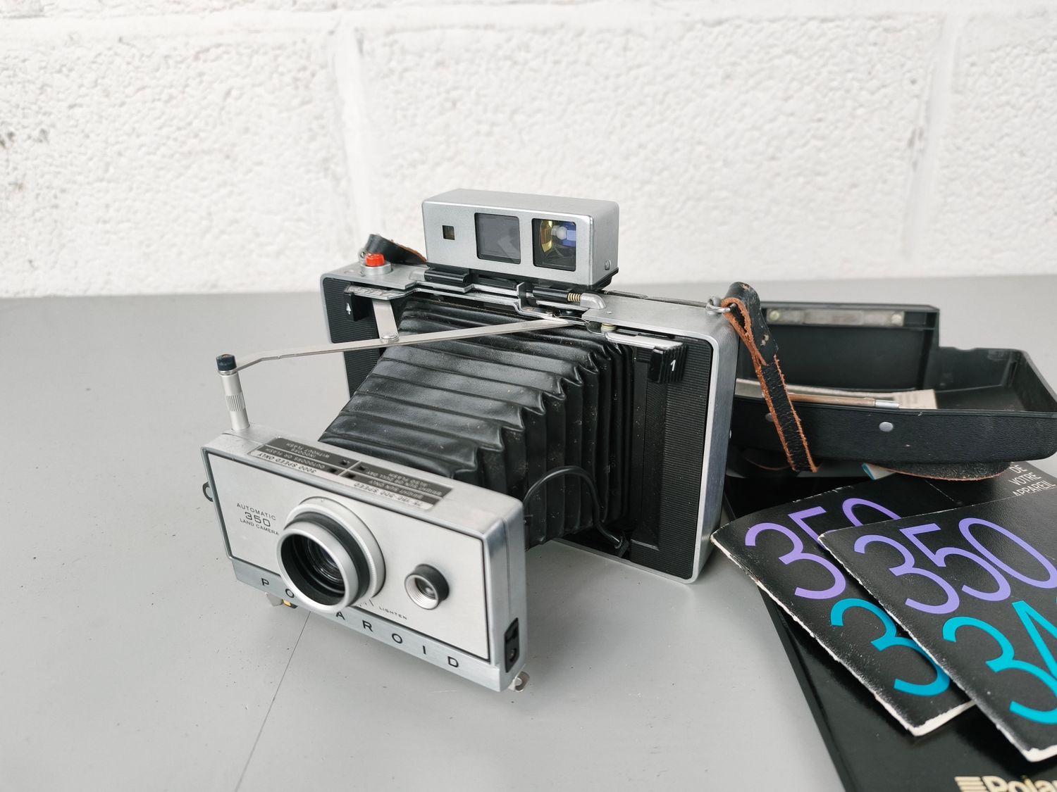 Polaroid automatic 350 land camera
