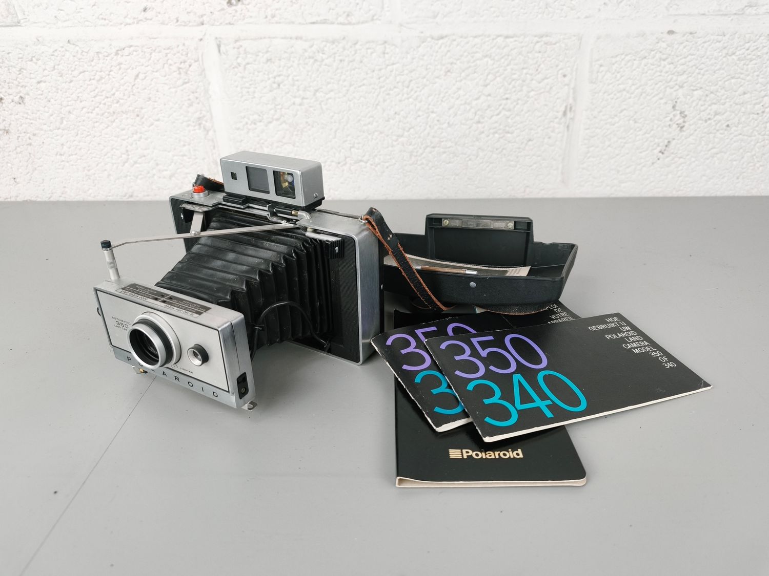 Polaroid automatic 350 land camera