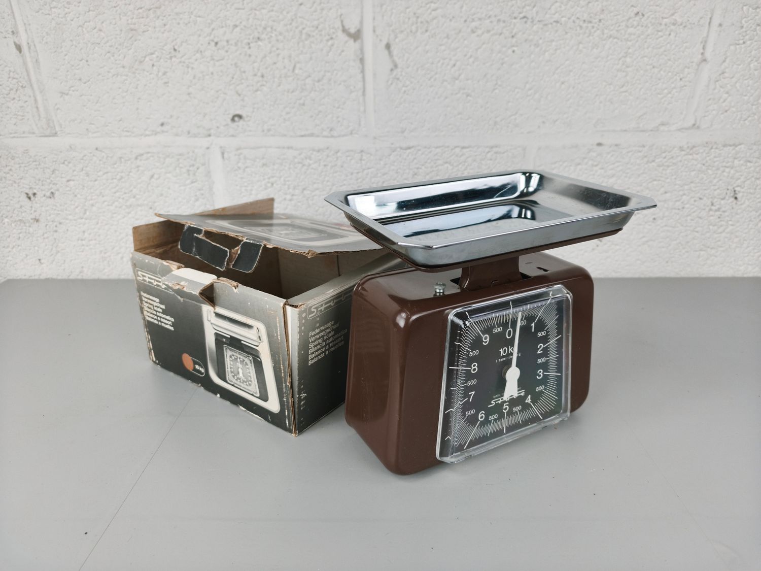 Vintage Stube kitchen scale