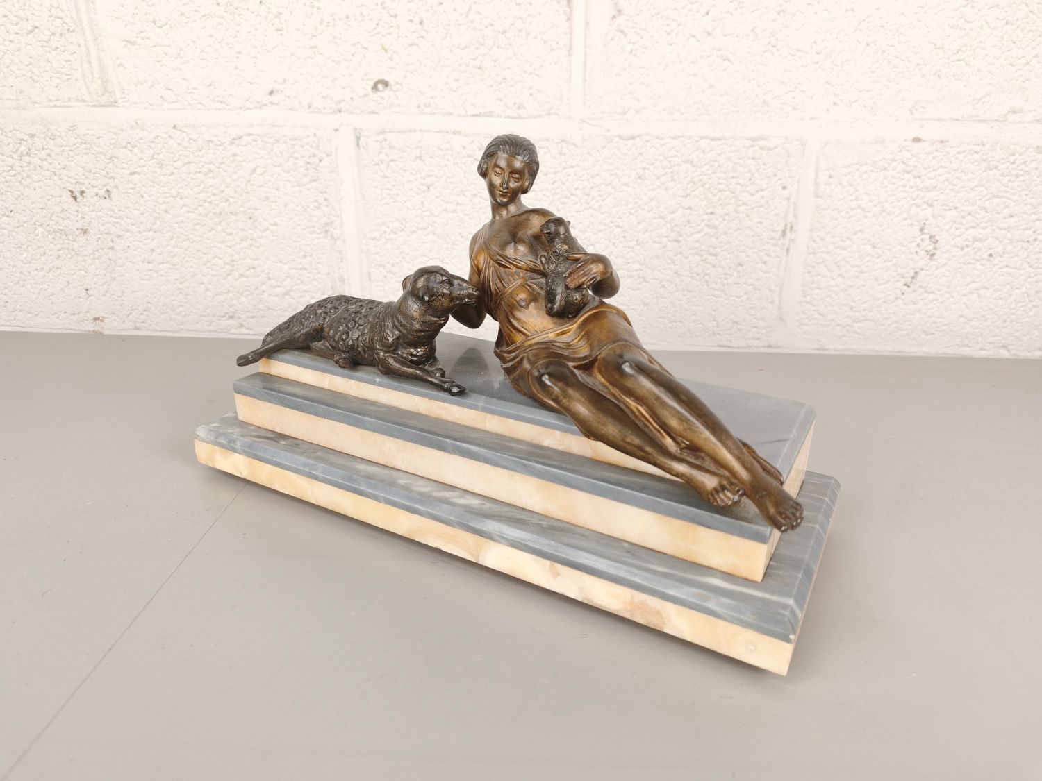 Art deco statue Ruffony