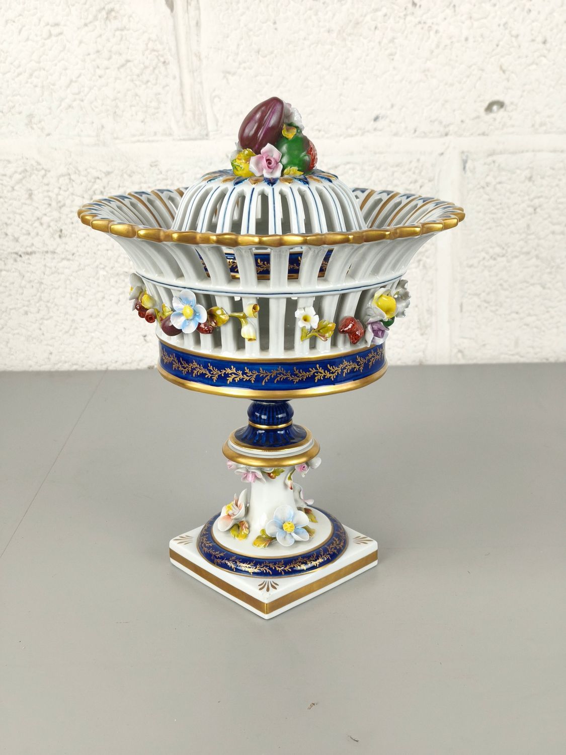 Antique porcelain basket Sèvres