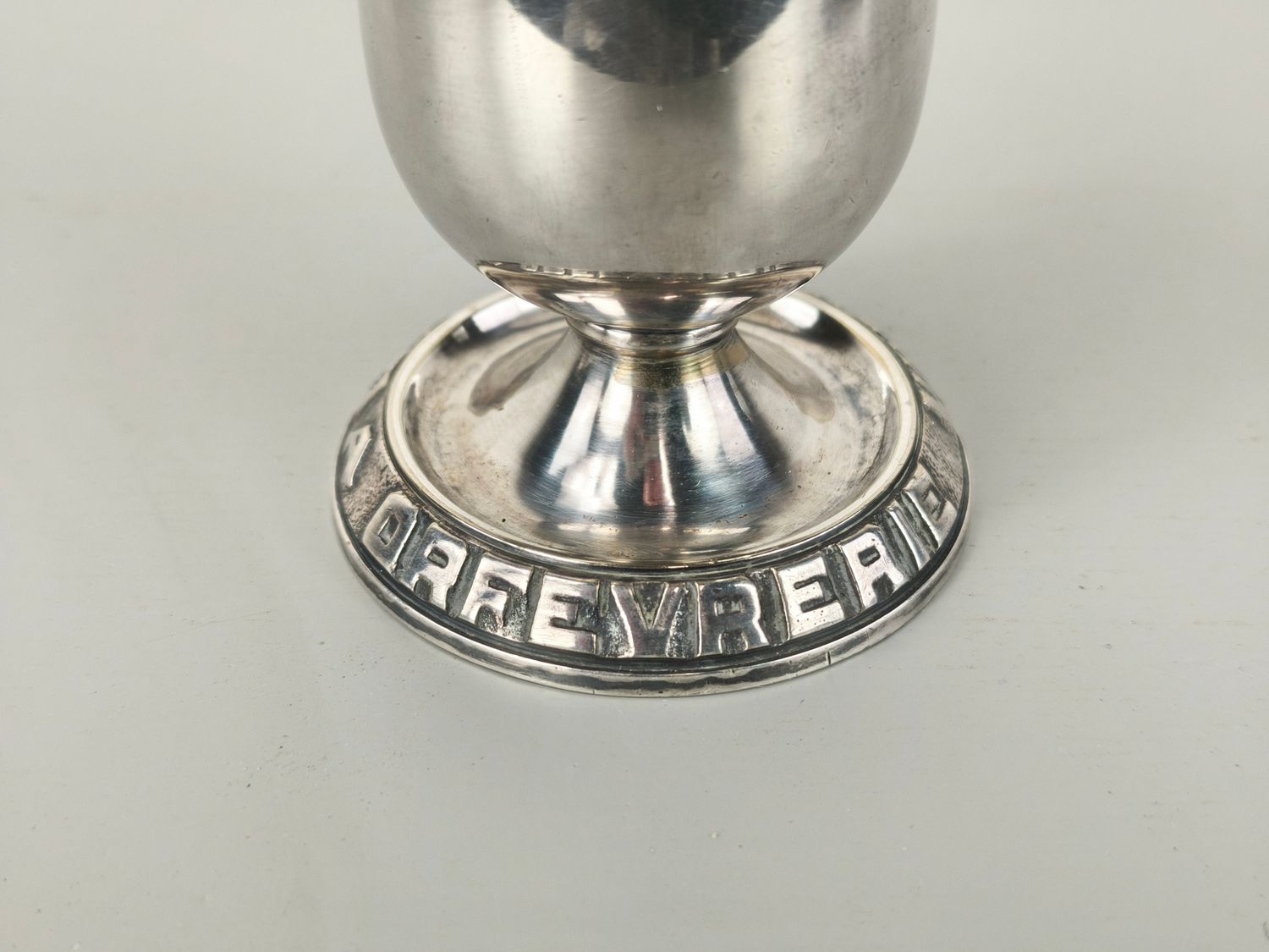 Wiskemann advertisement vase