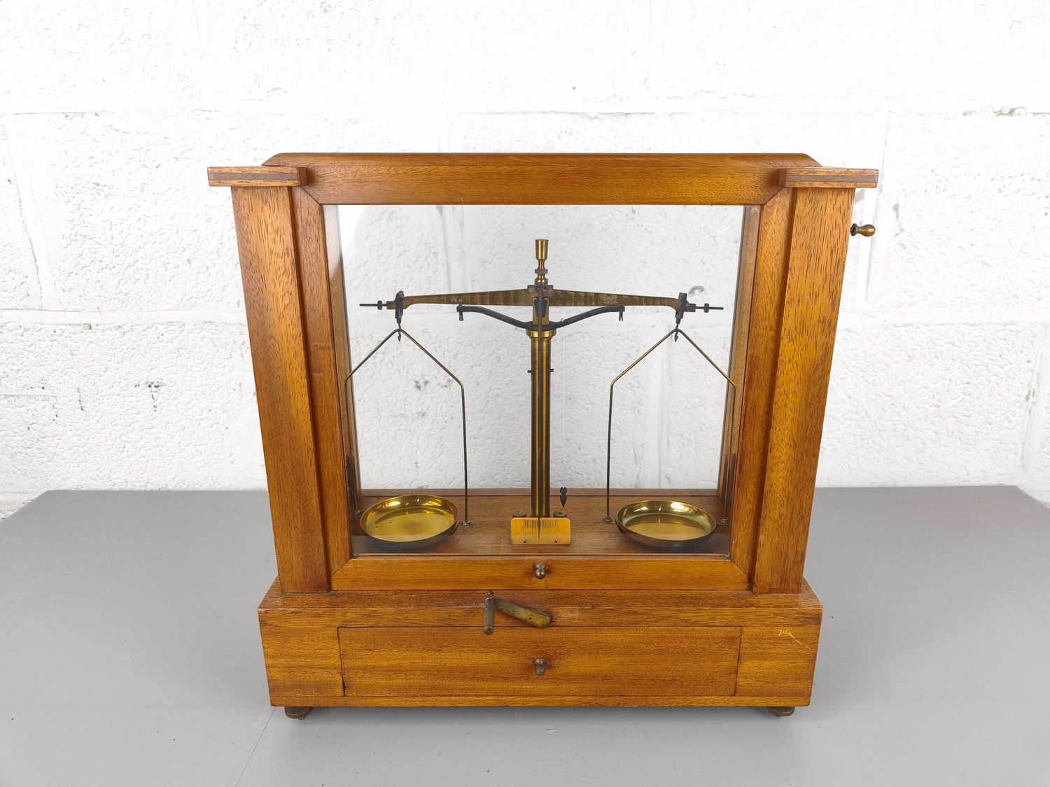Becker apothecary scale
