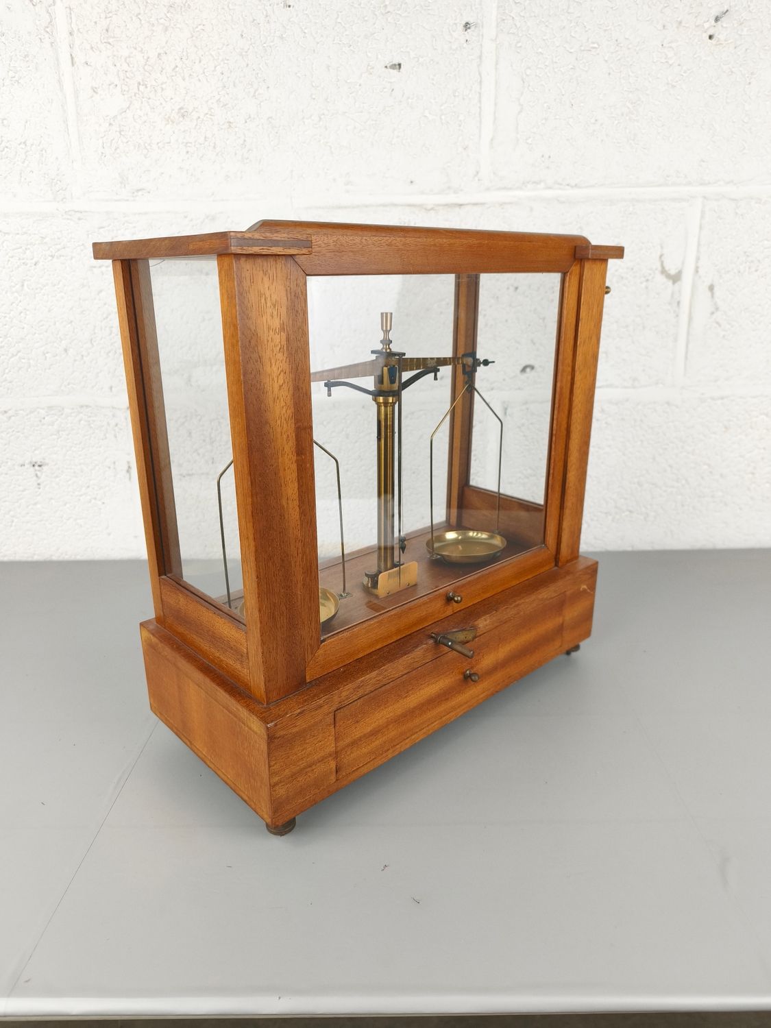Becker apothecary scale