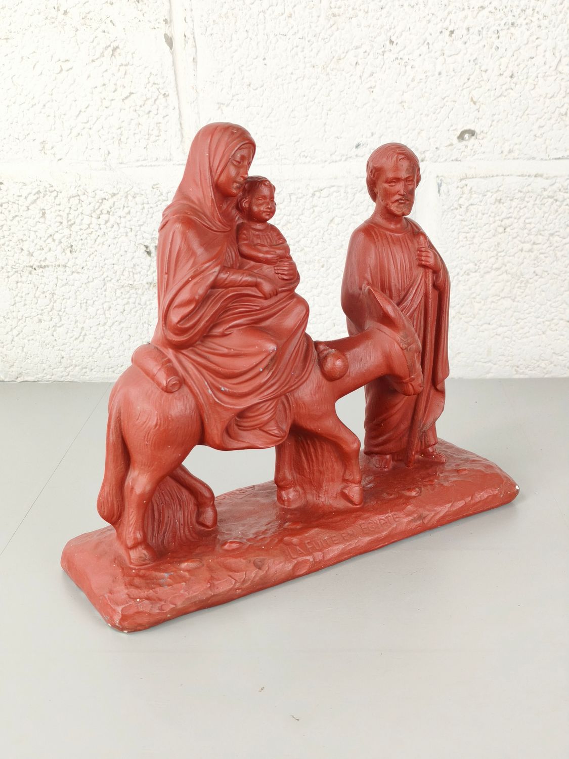 Antique plaster statue flight to Egypt