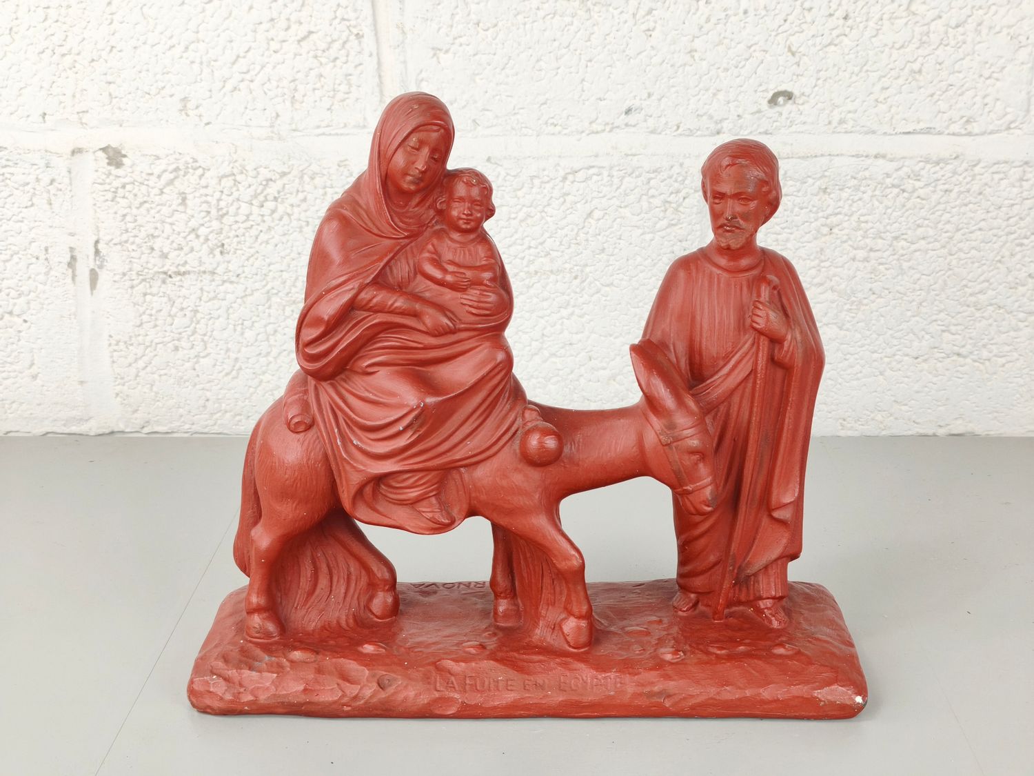 Antique plaster statue flight to Egypt