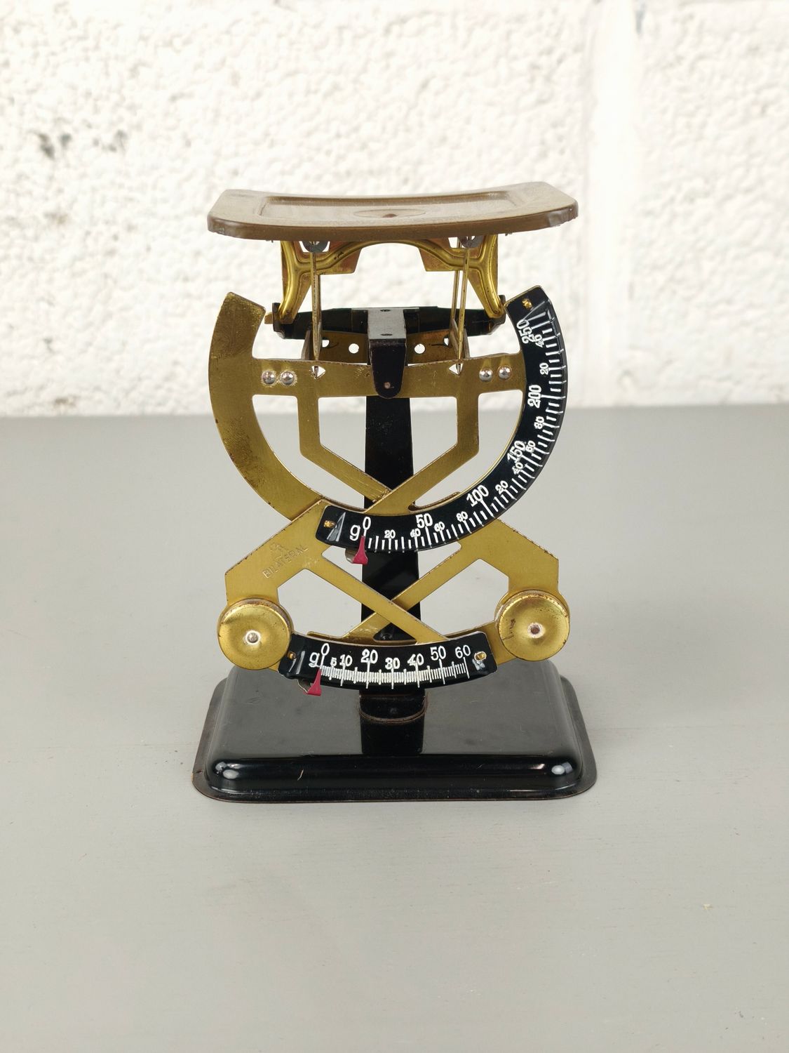 Scale for letters