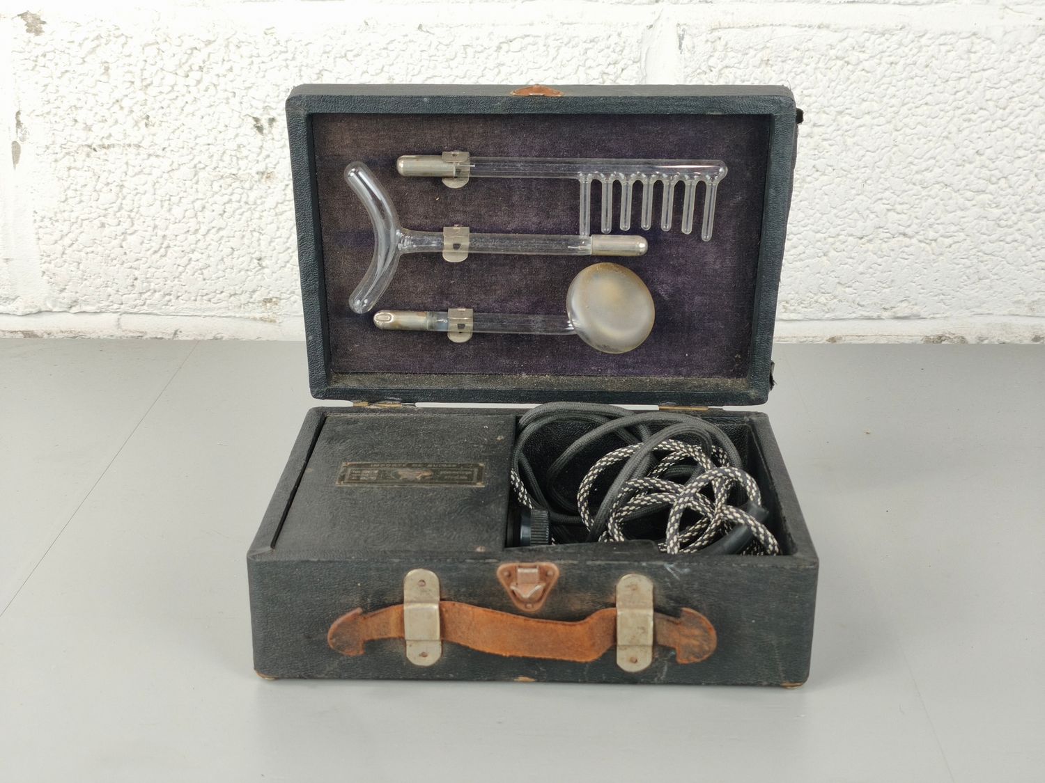 Old electrotherapy case