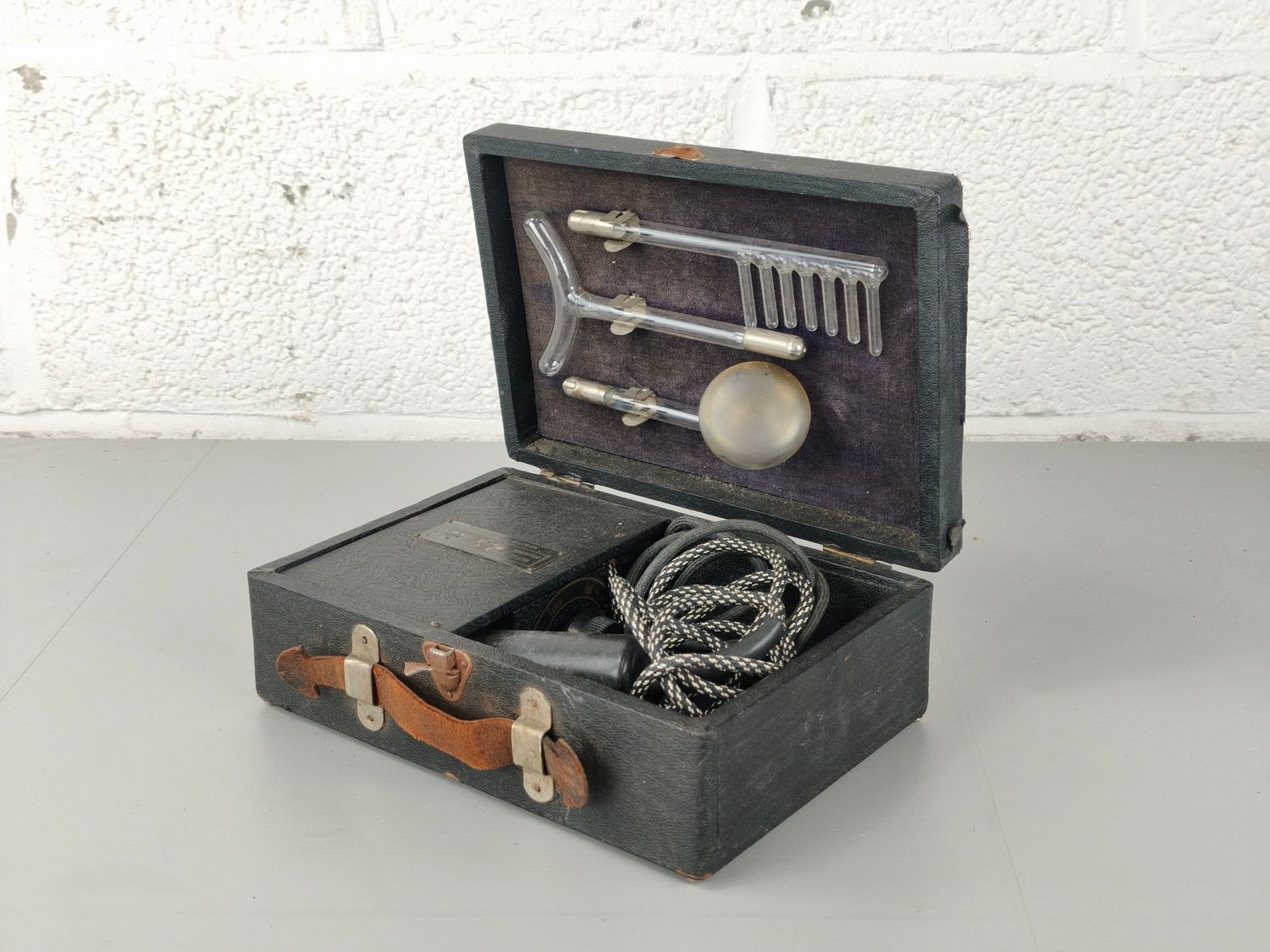 Old electrotherapy case