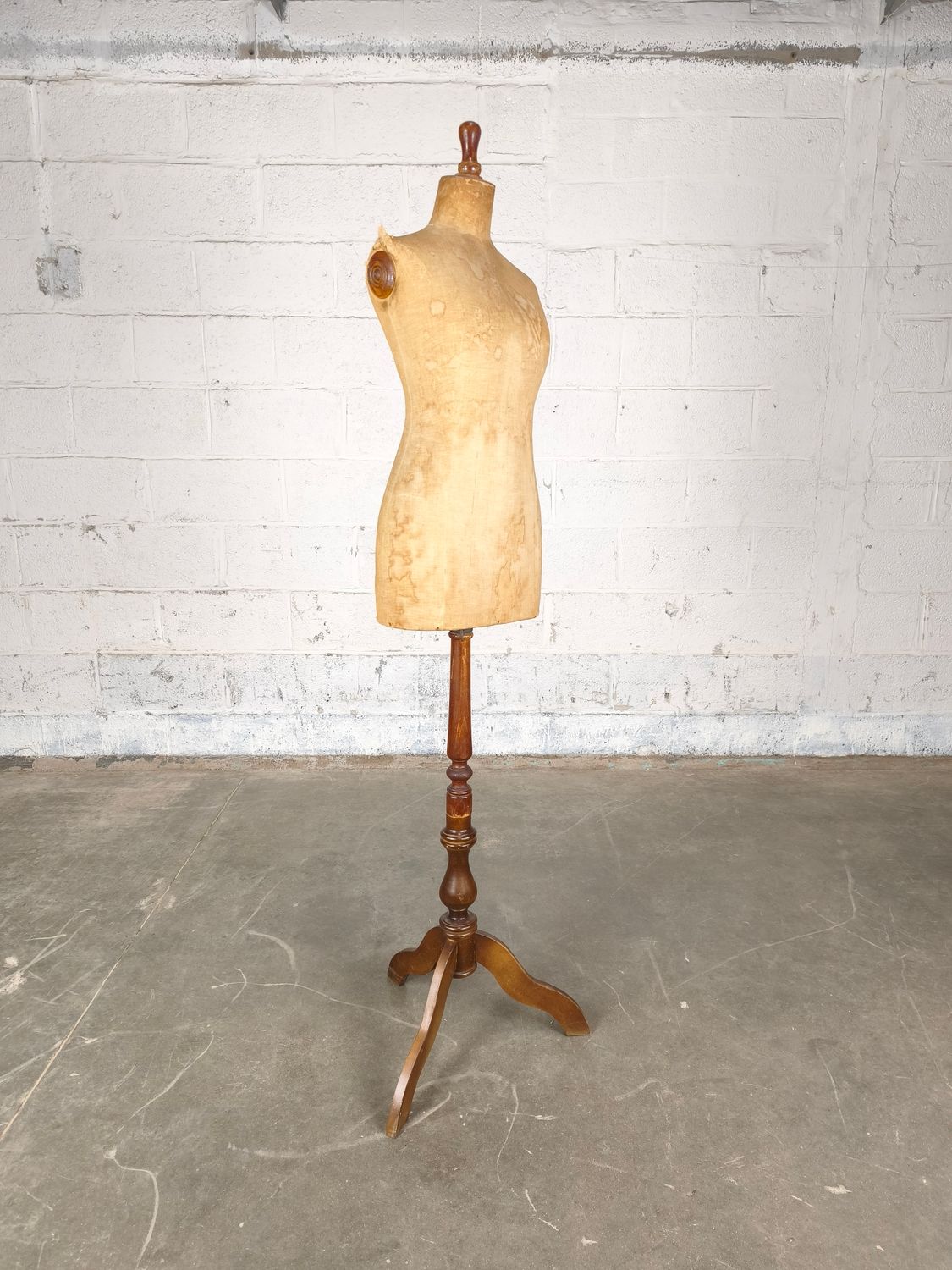 Very large mannequin